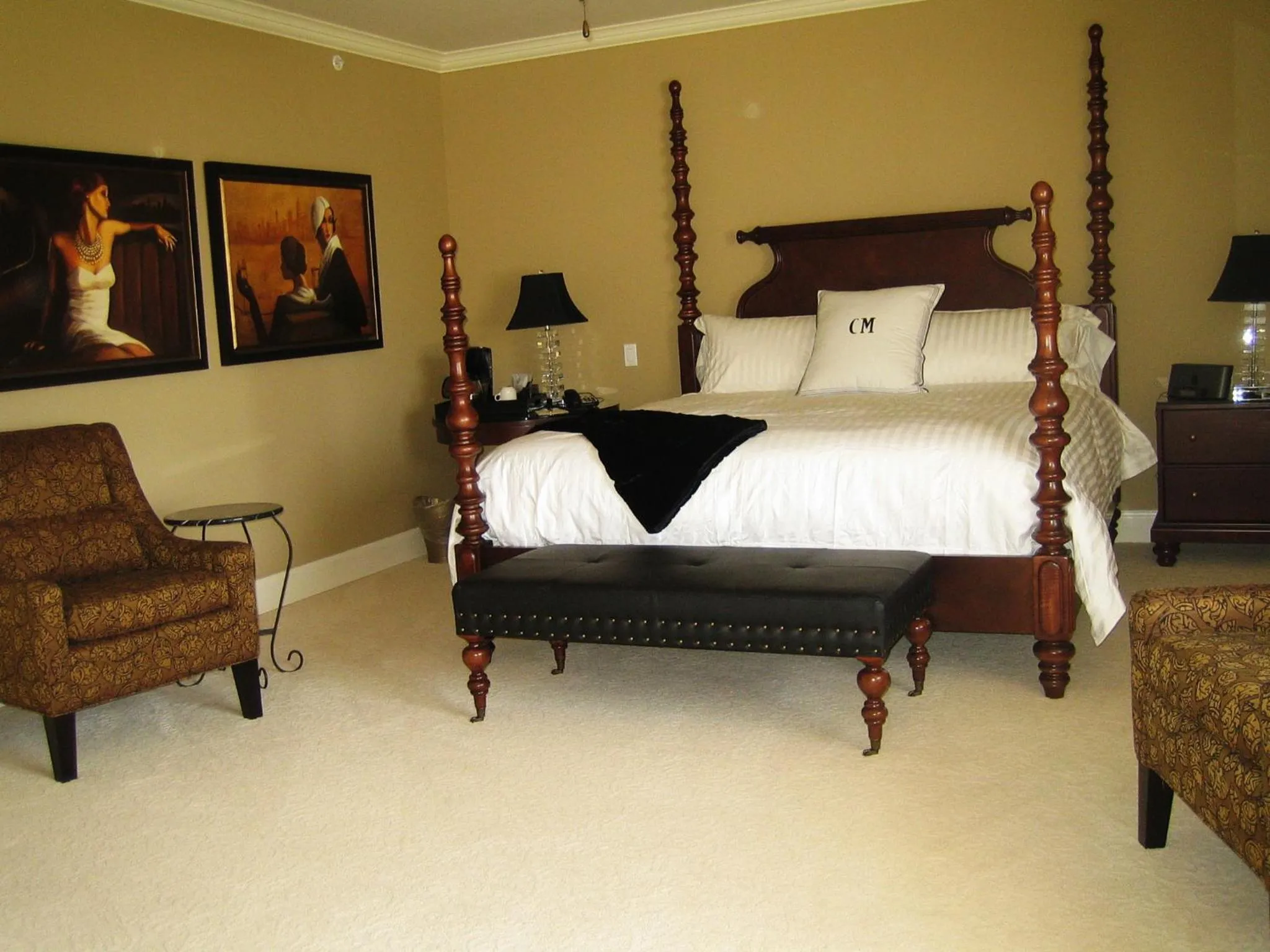Photo of the whole room, Bed in Crown Mansion Boutique Hotel & Villas