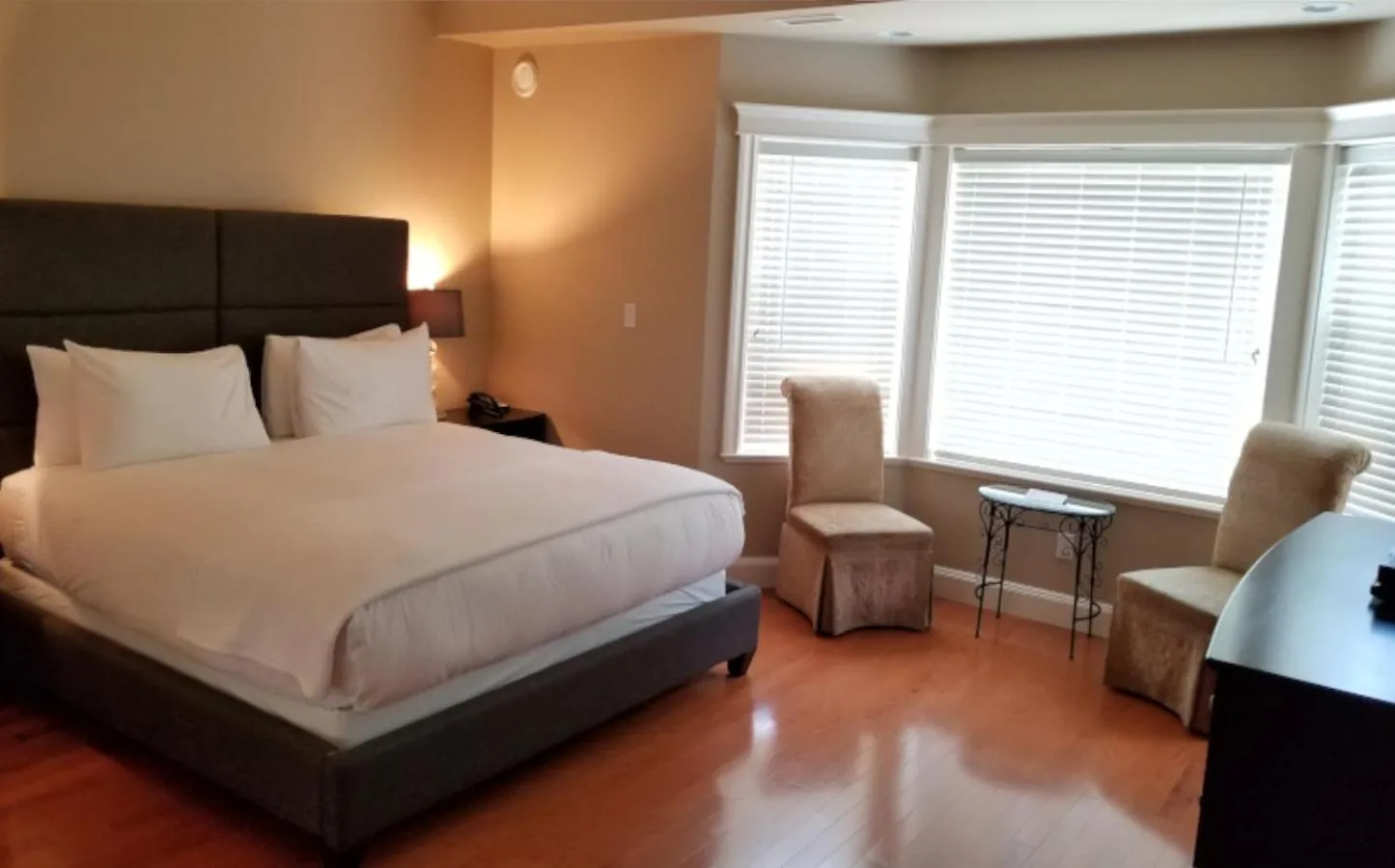 Bedroom, Bed in Crown Mansion Boutique Hotel & Villas