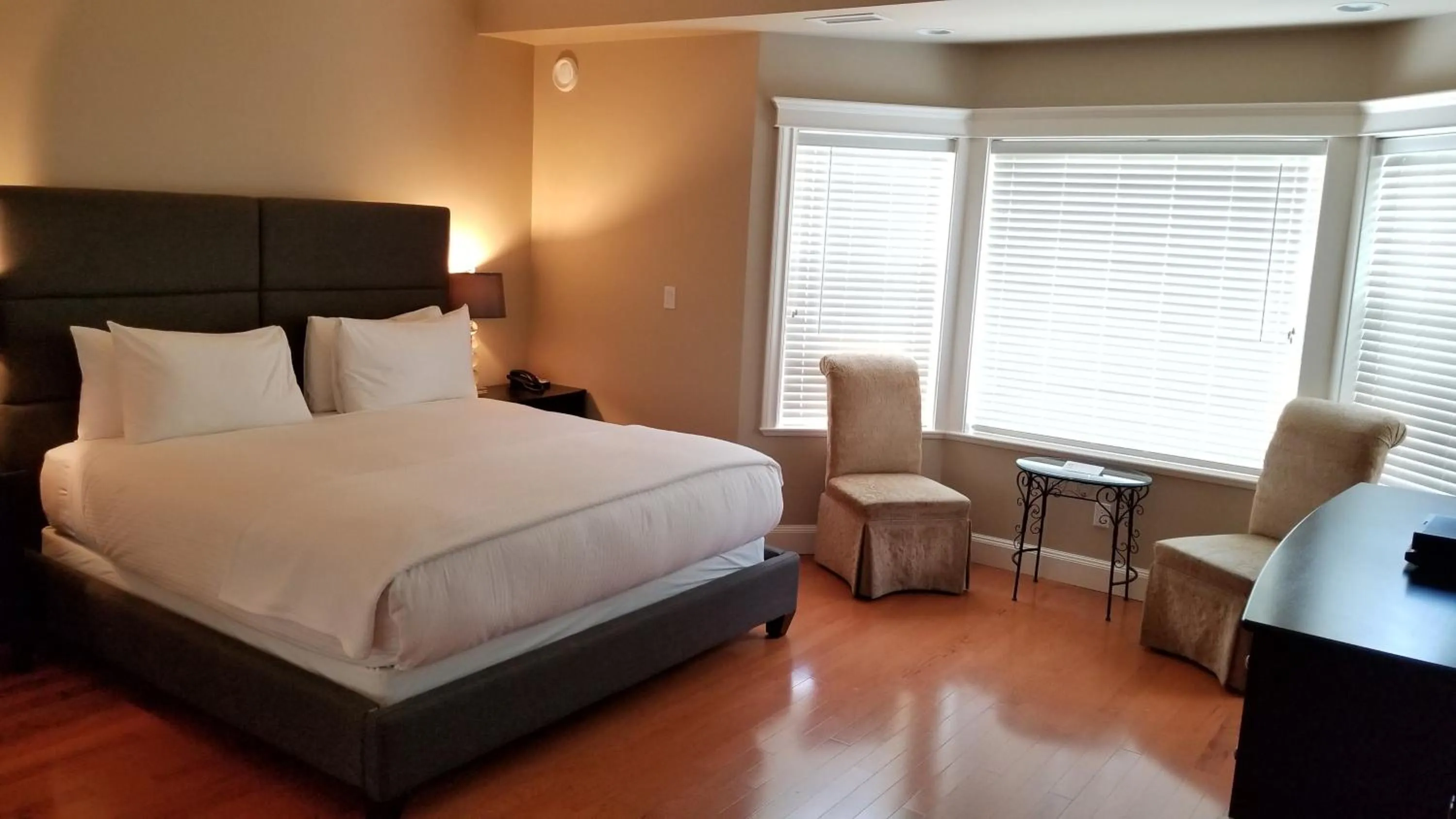 Bedroom, Bed in Crown Mansion Boutique Hotel & Villas