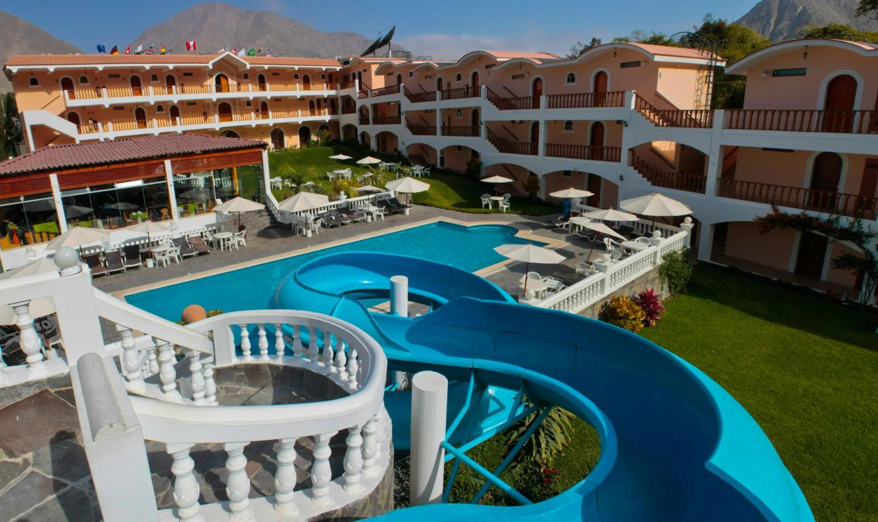 Swimming pool in Lunahuana River Resort