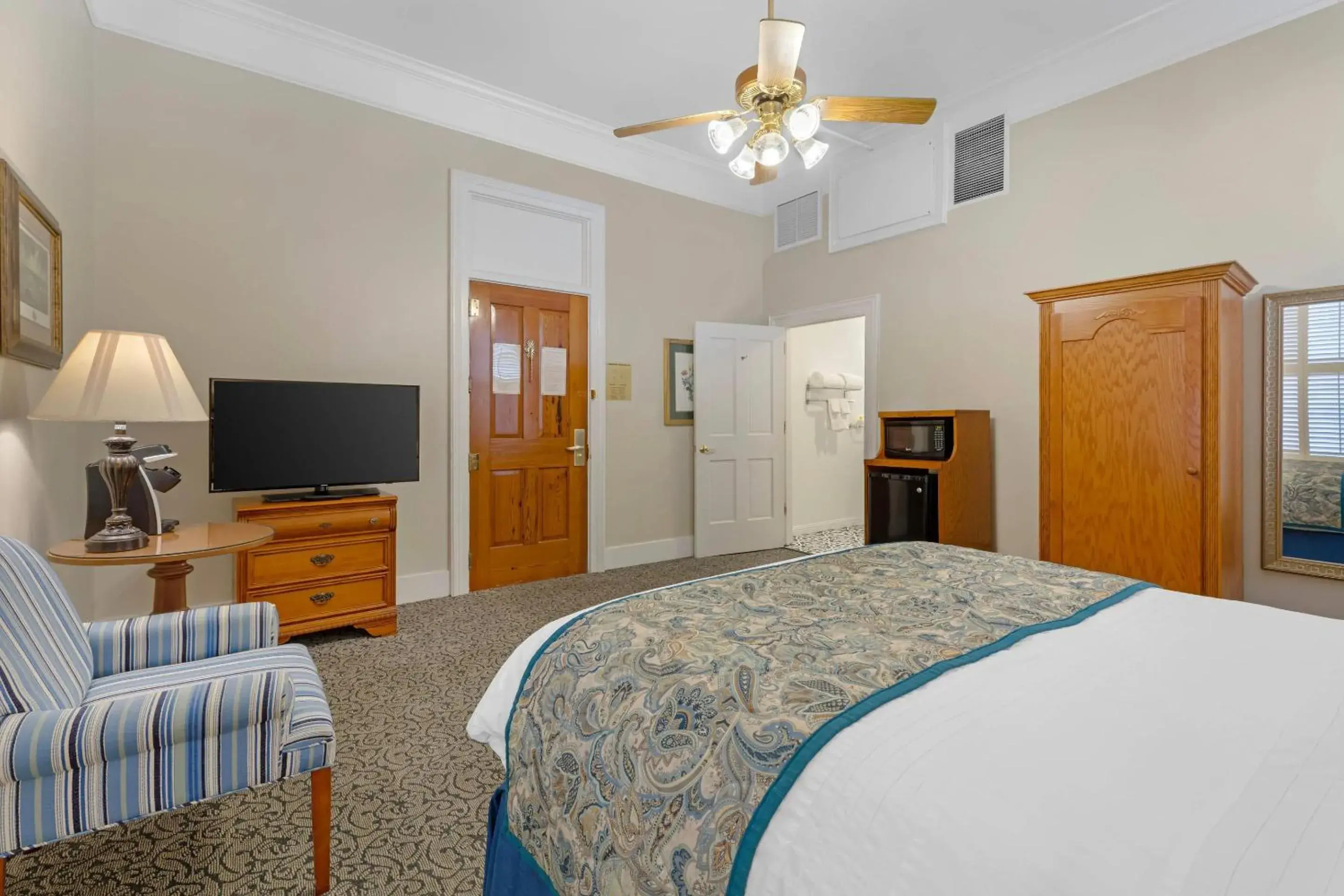 Bedroom, Bed in Windsor Hotel, an Ascend Collection Hotel Bedroom, Bed in Windsor Hotel, an Ascend Collection Hotel