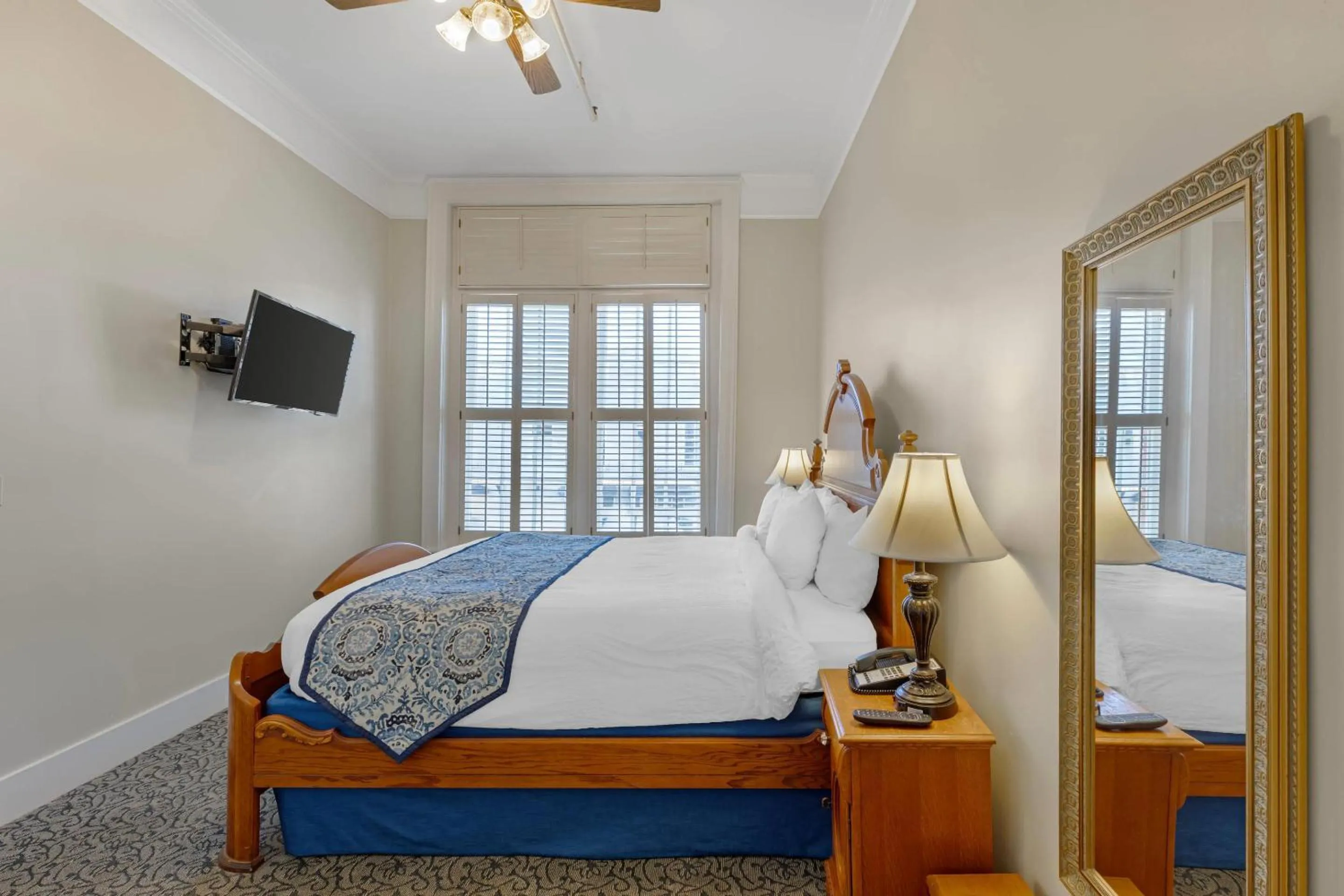 Bedroom, Bed in Windsor Hotel, an Ascend Collection Hotel