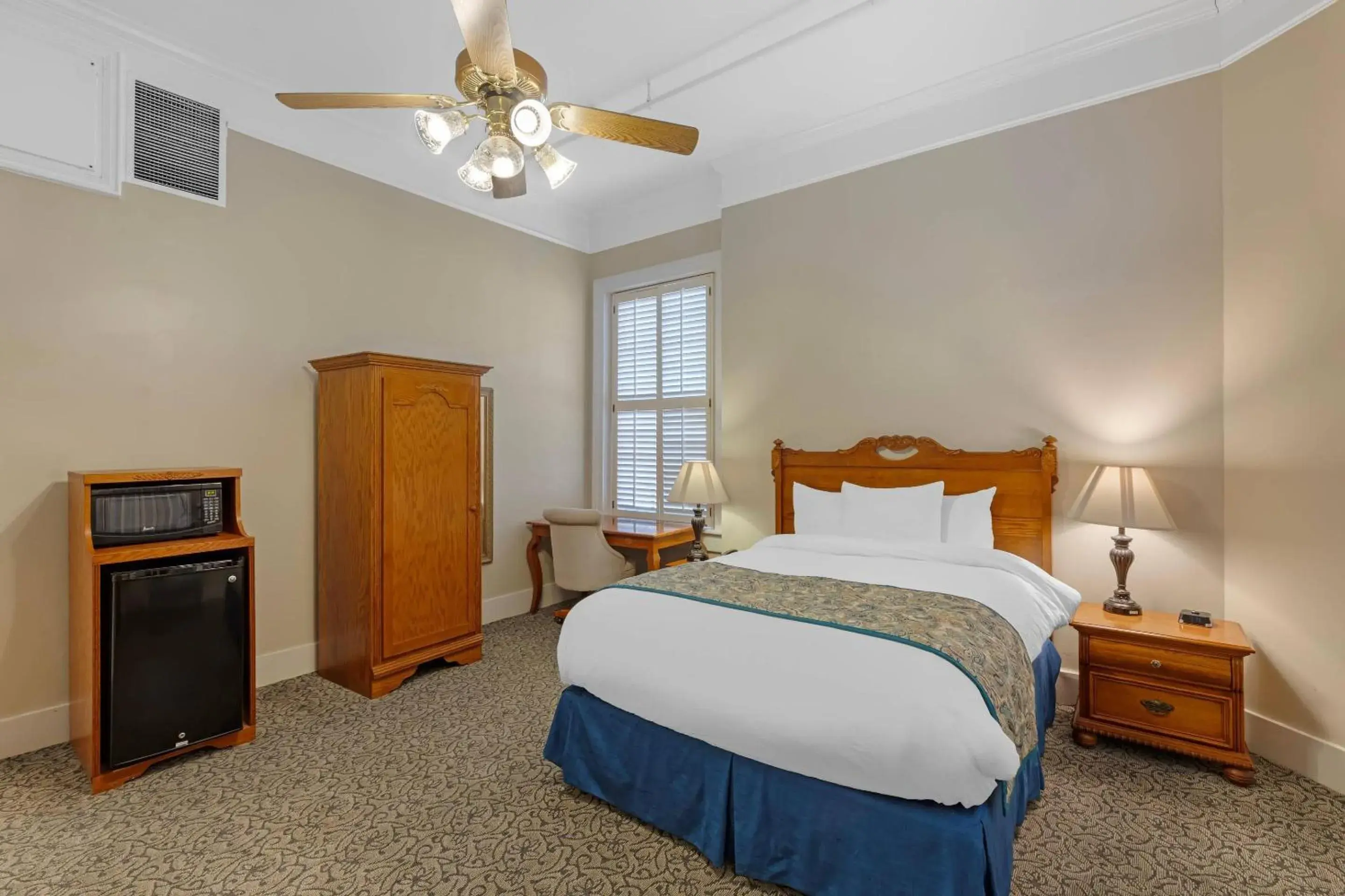 Bedroom, Bed in Windsor Hotel, an Ascend Collection Hotel Bedroom, Bed in Windsor Hotel, an Ascend Collection Hotel