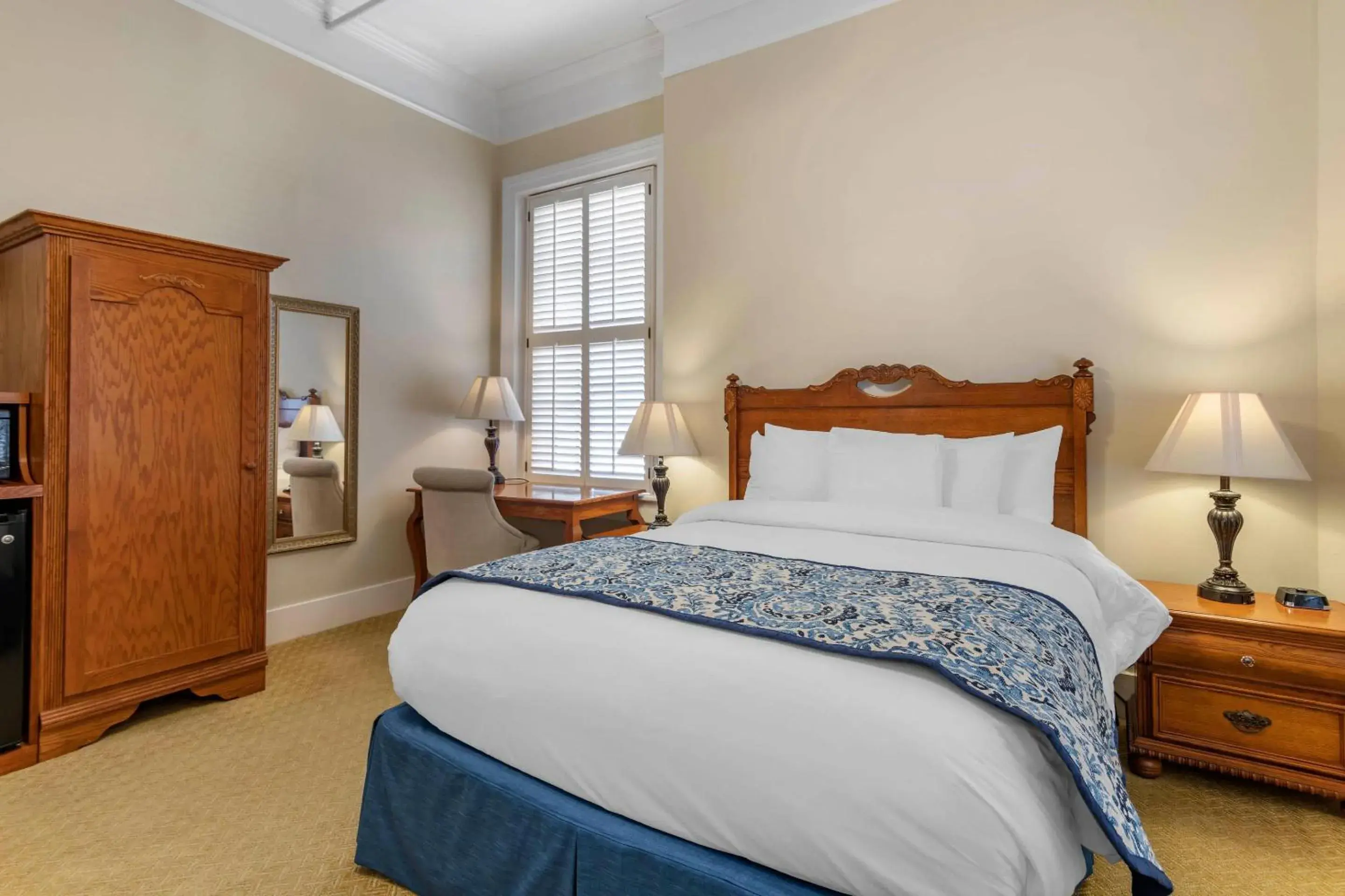 Bedroom, Bed in Windsor Hotel, an Ascend Collection Hotel Bedroom, Bed in Windsor Hotel, an Ascend Collection Hotel