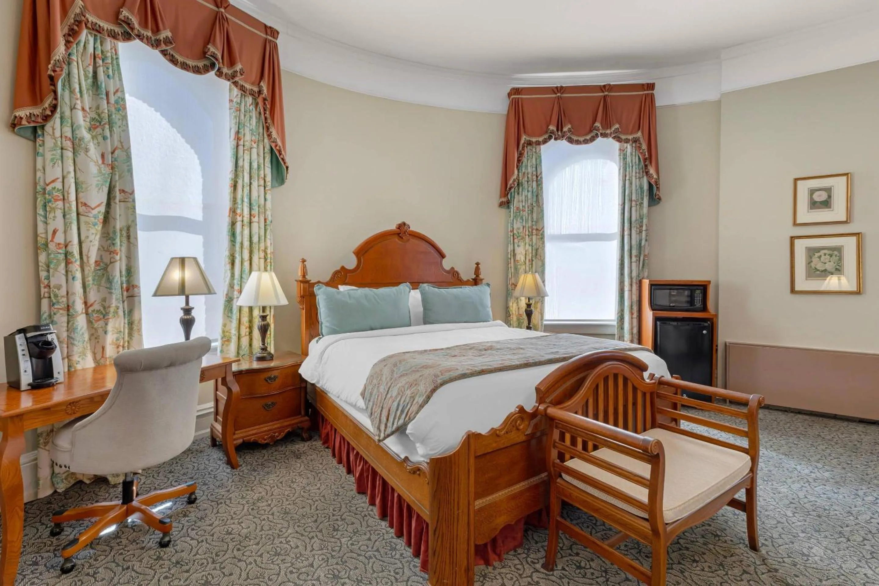 Bedroom, Bed in Windsor Hotel, an Ascend Collection Hotel