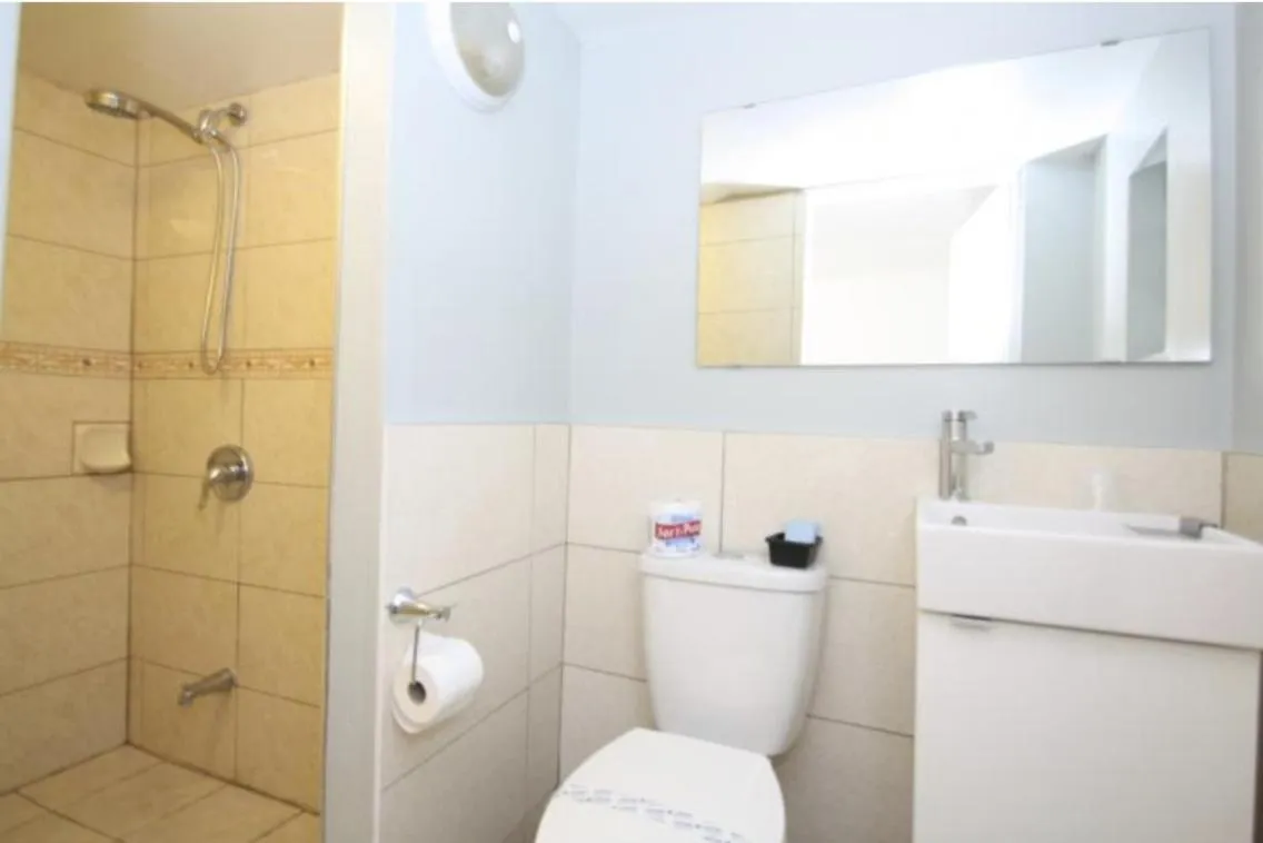 Bathroom in Harrison Spa Motel