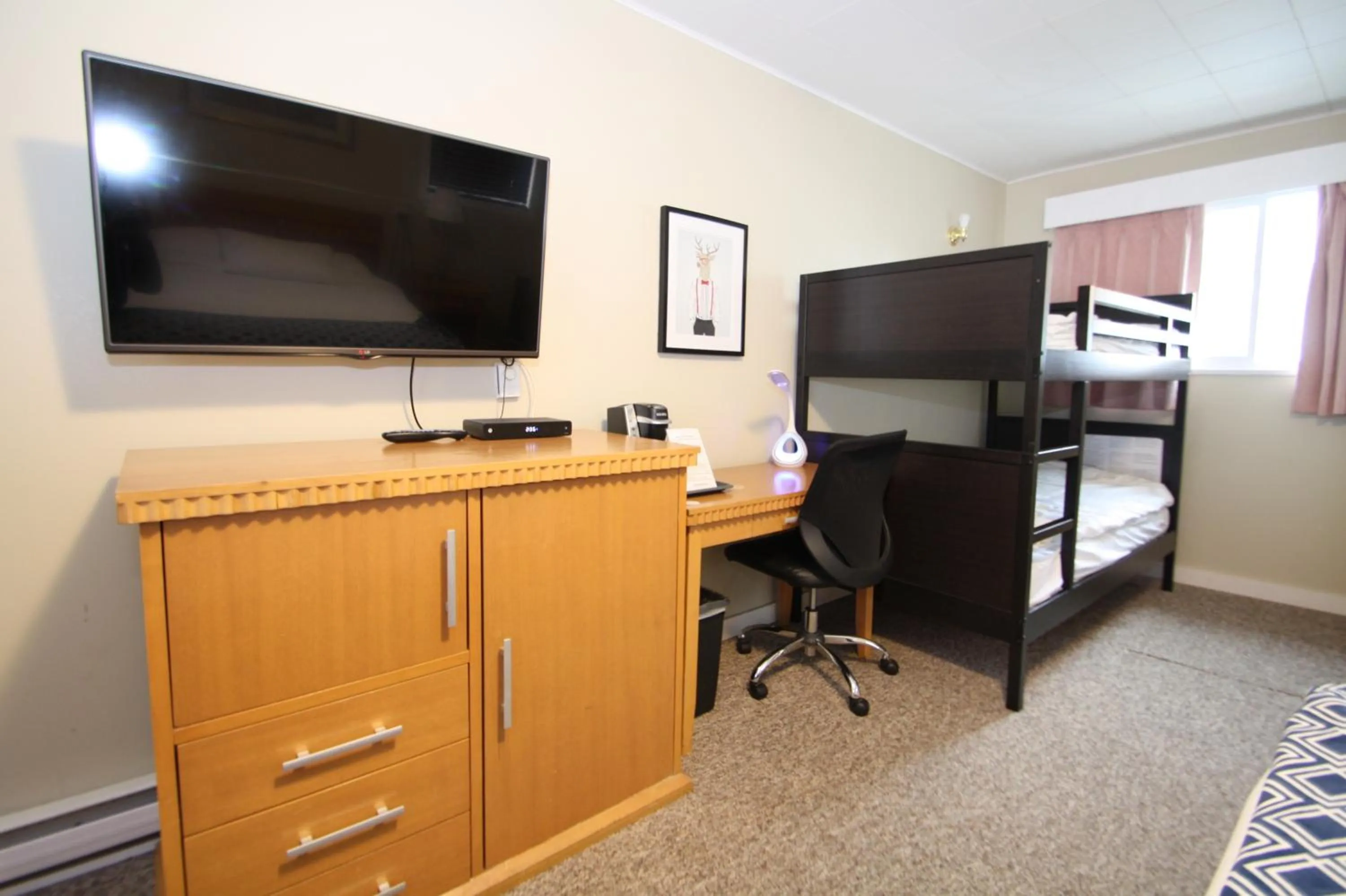 Bed in Harrison Spa Motel