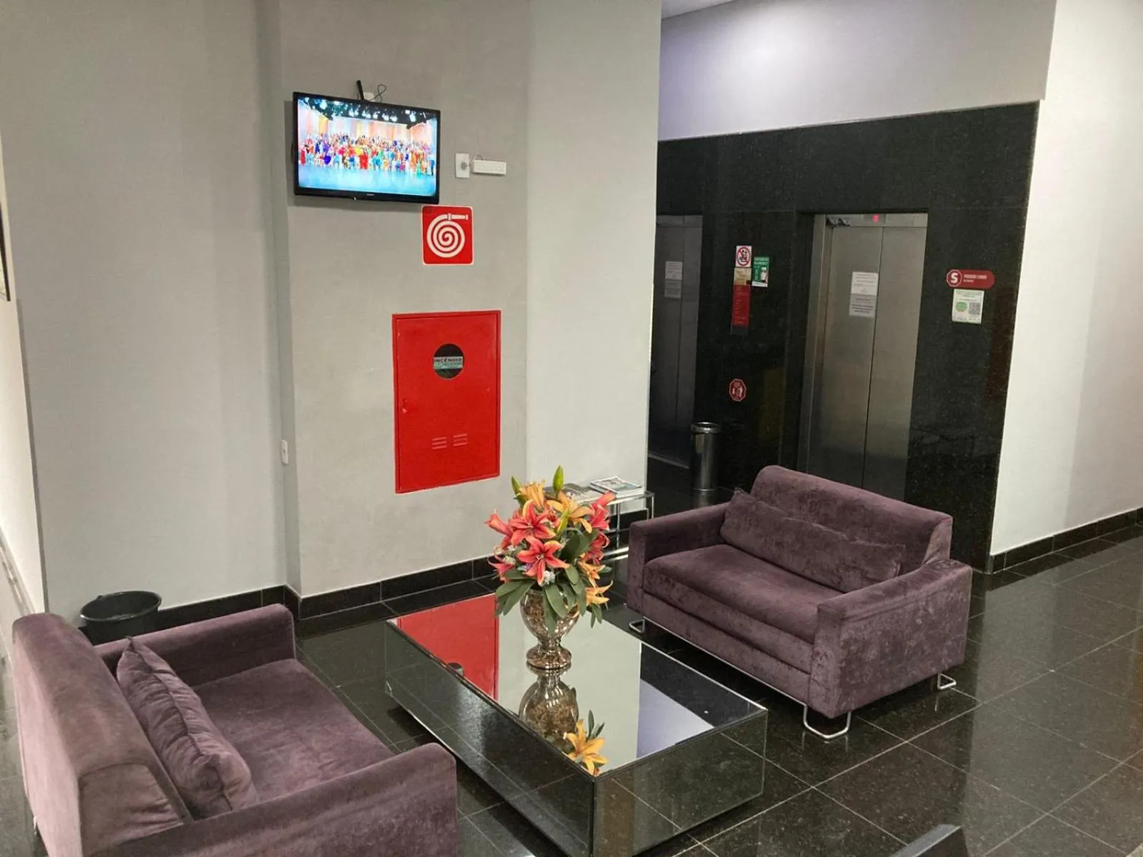 Communal lounge/ TV room in Stop Inn Cristiano Machado