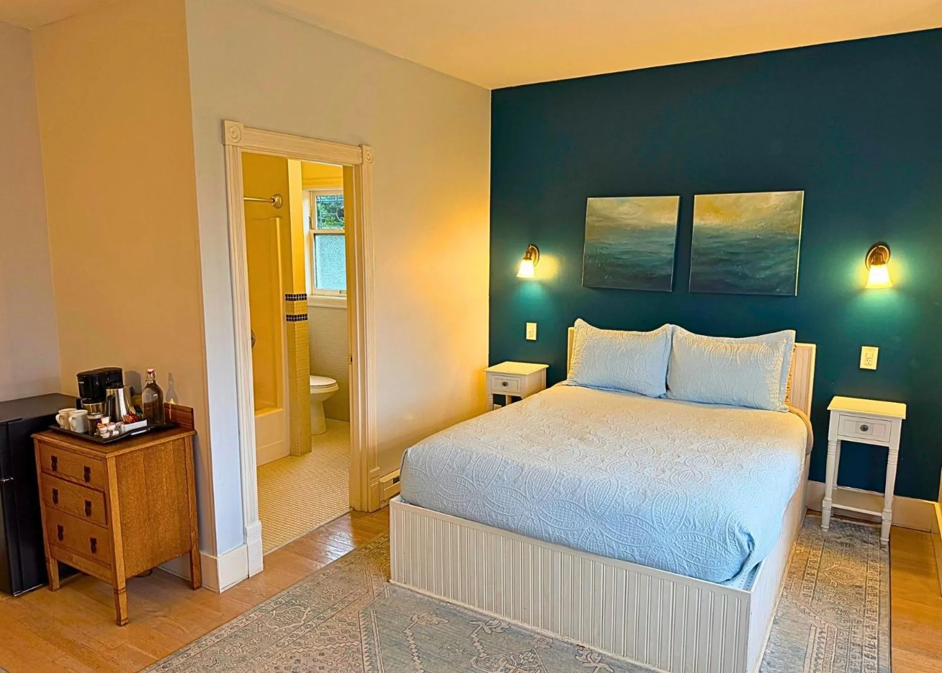 Bed in The Edenwild Boutique Inn