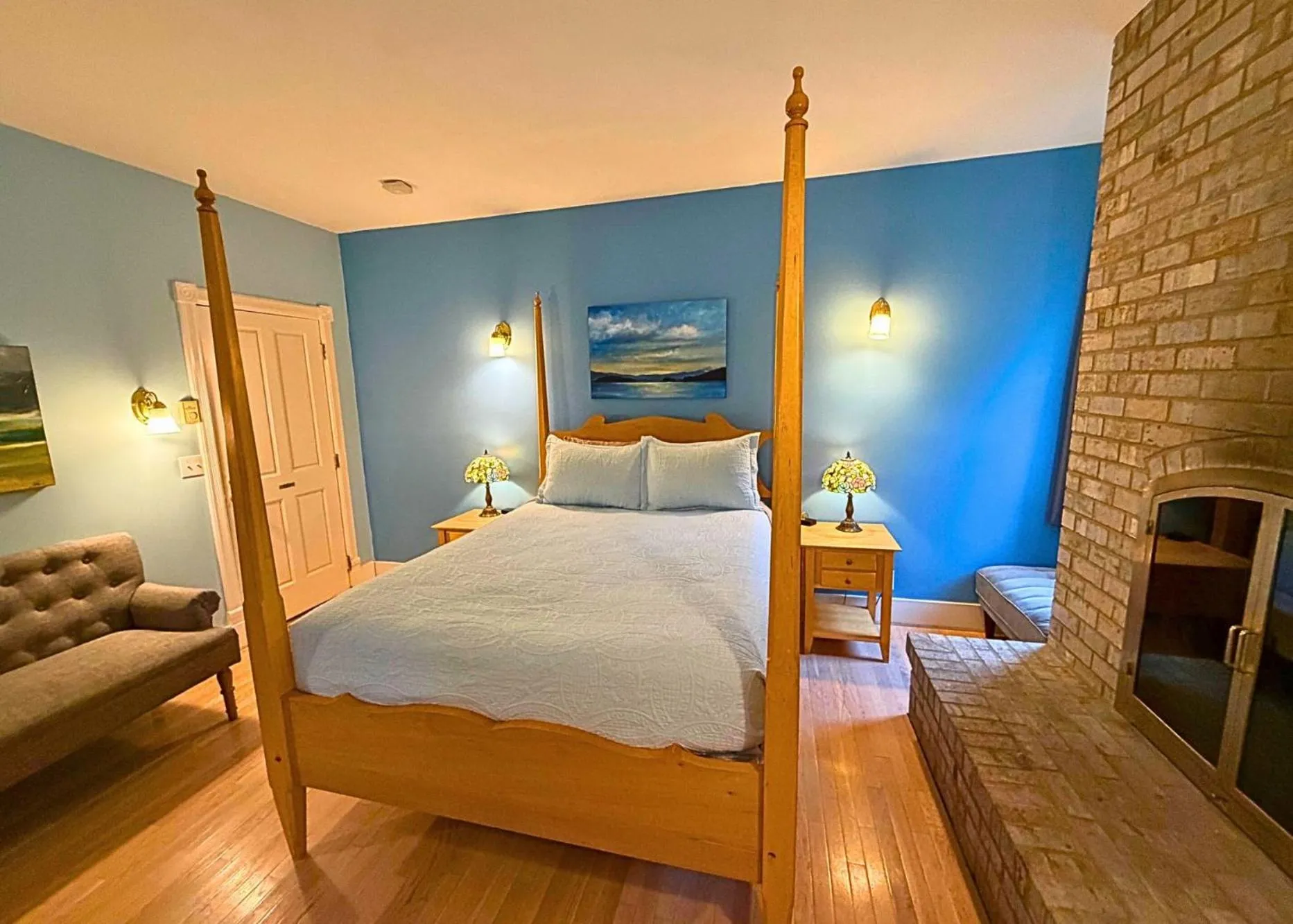 Bed in The Edenwild Boutique Inn