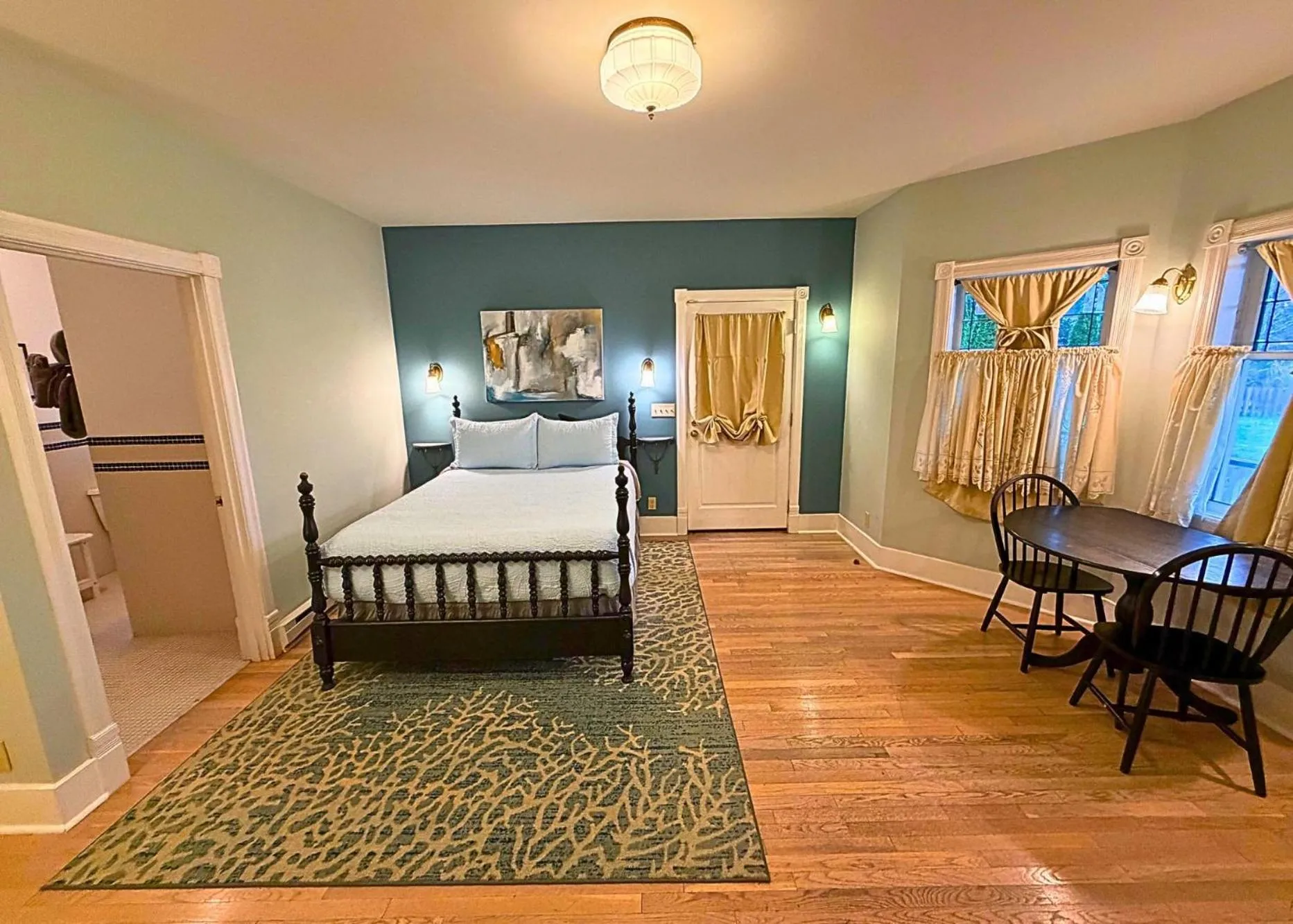 Bed in The Edenwild Boutique Inn