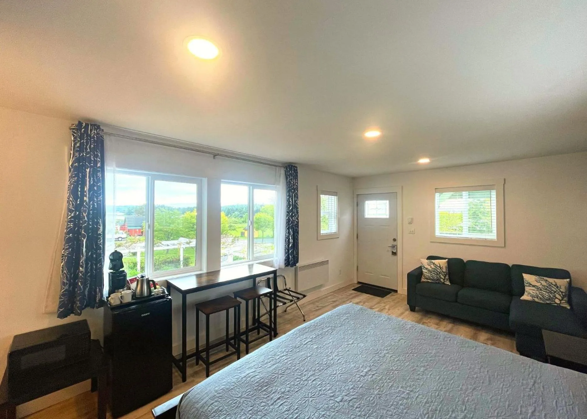 Bed in The Edenwild Boutique Inn