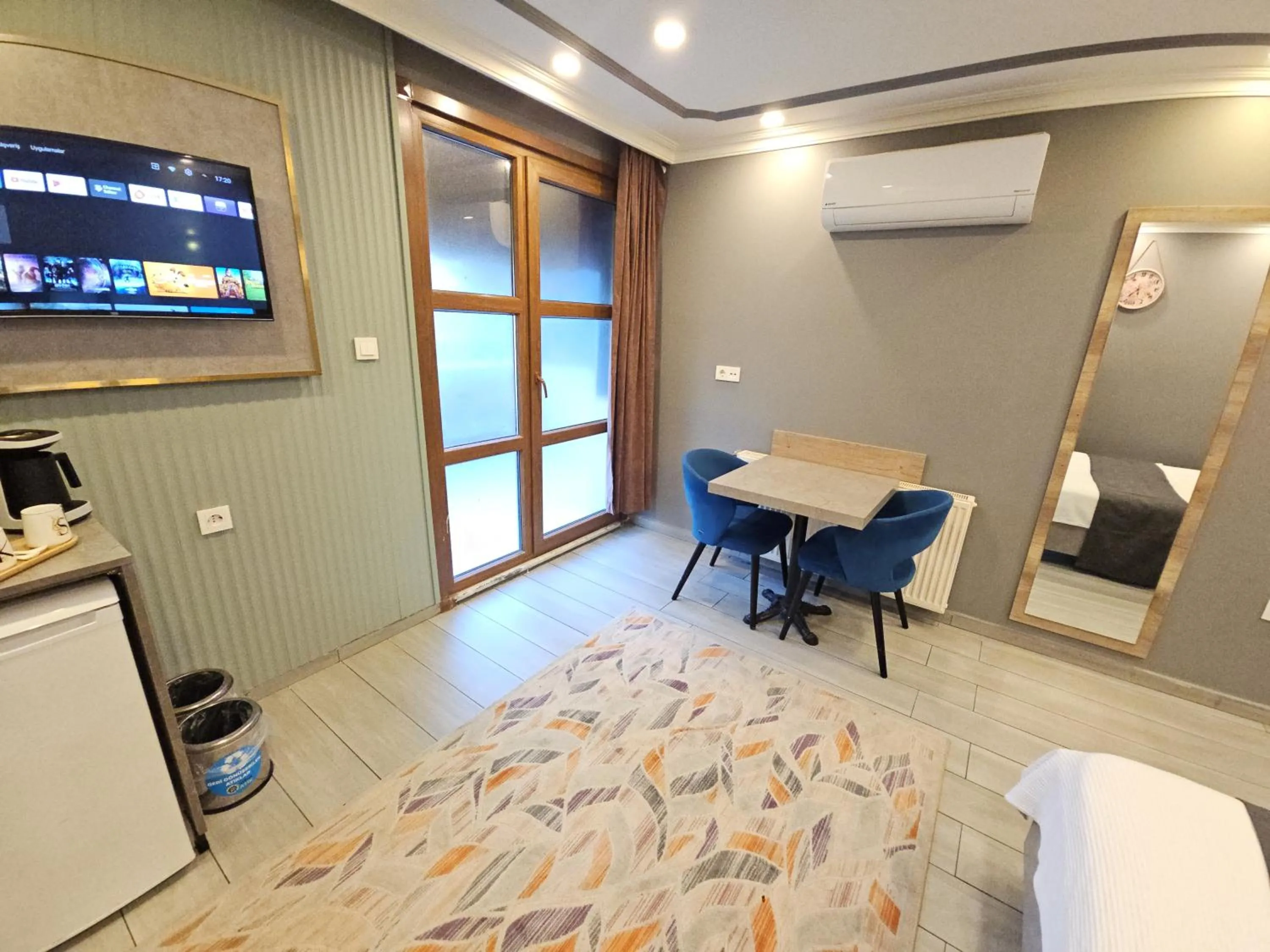 Living room, Bed in Sahrakent Otel Pendik