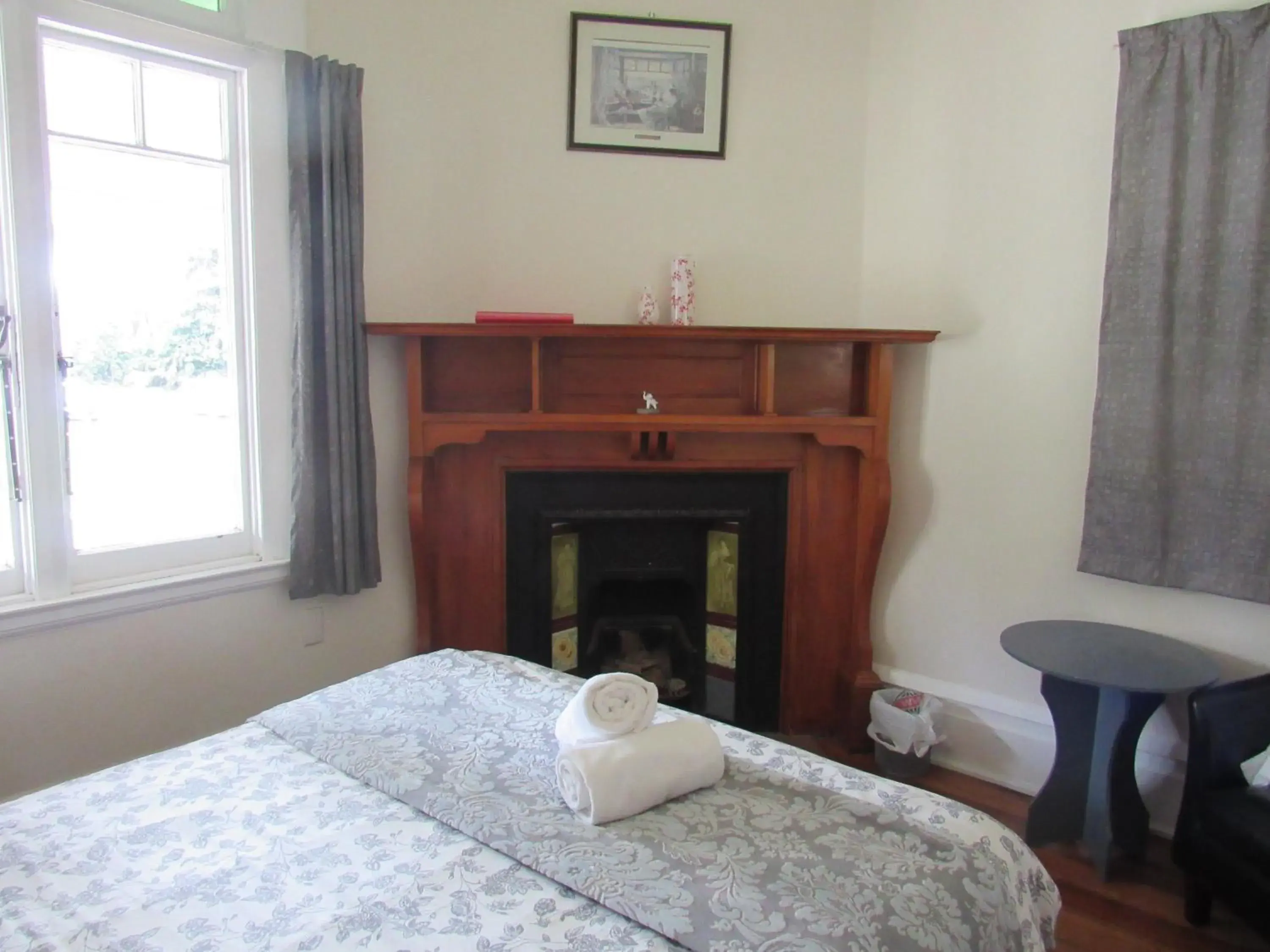 Double Room with Shared Bathroom in White Elephant Accomodation Double Room with Shared Bathroom in White Elephant Accomodation