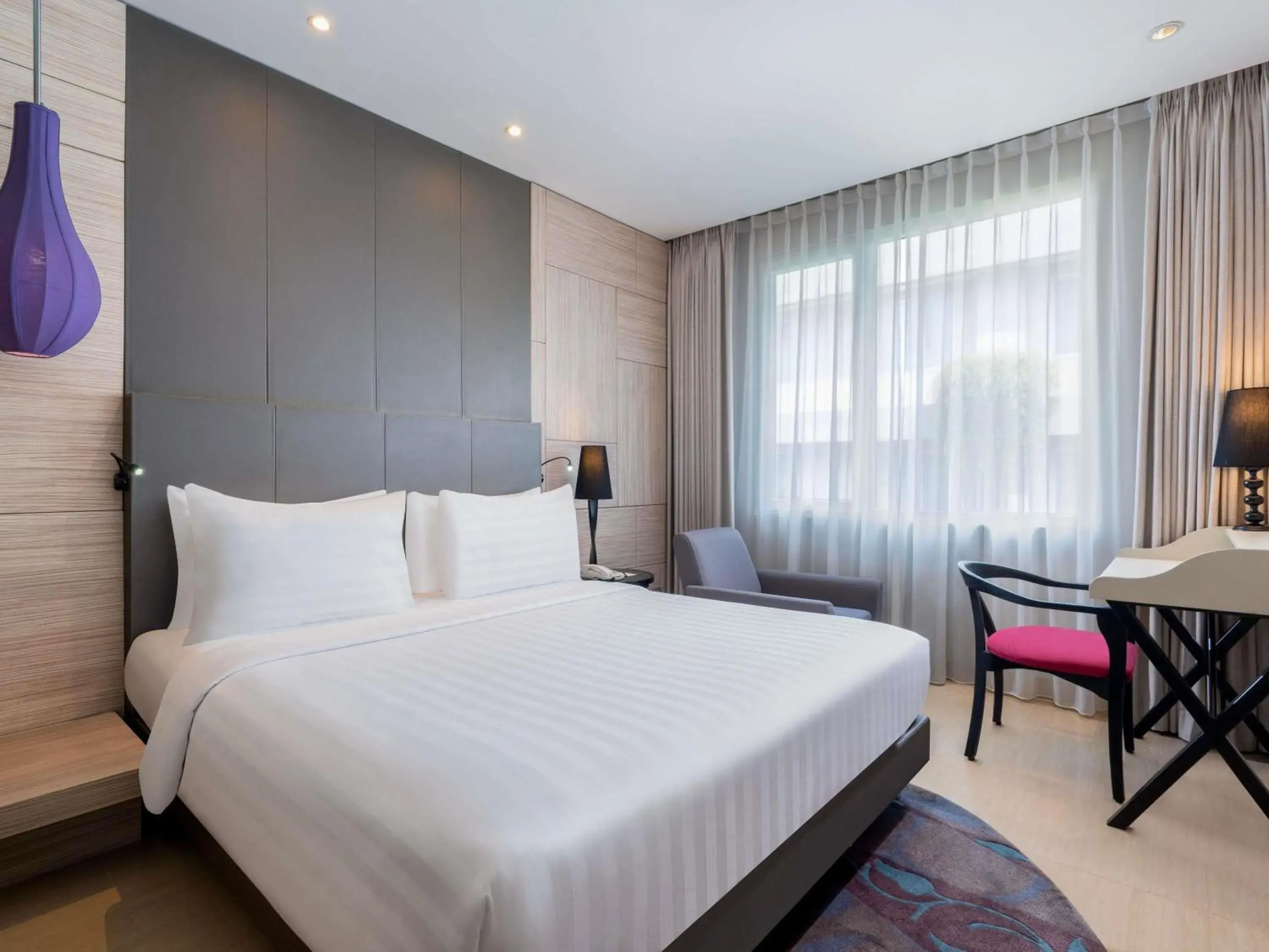 Superior Double Room in Mercure Jakarta Sabang Superior Double Room in Mercure Jakarta Sabang