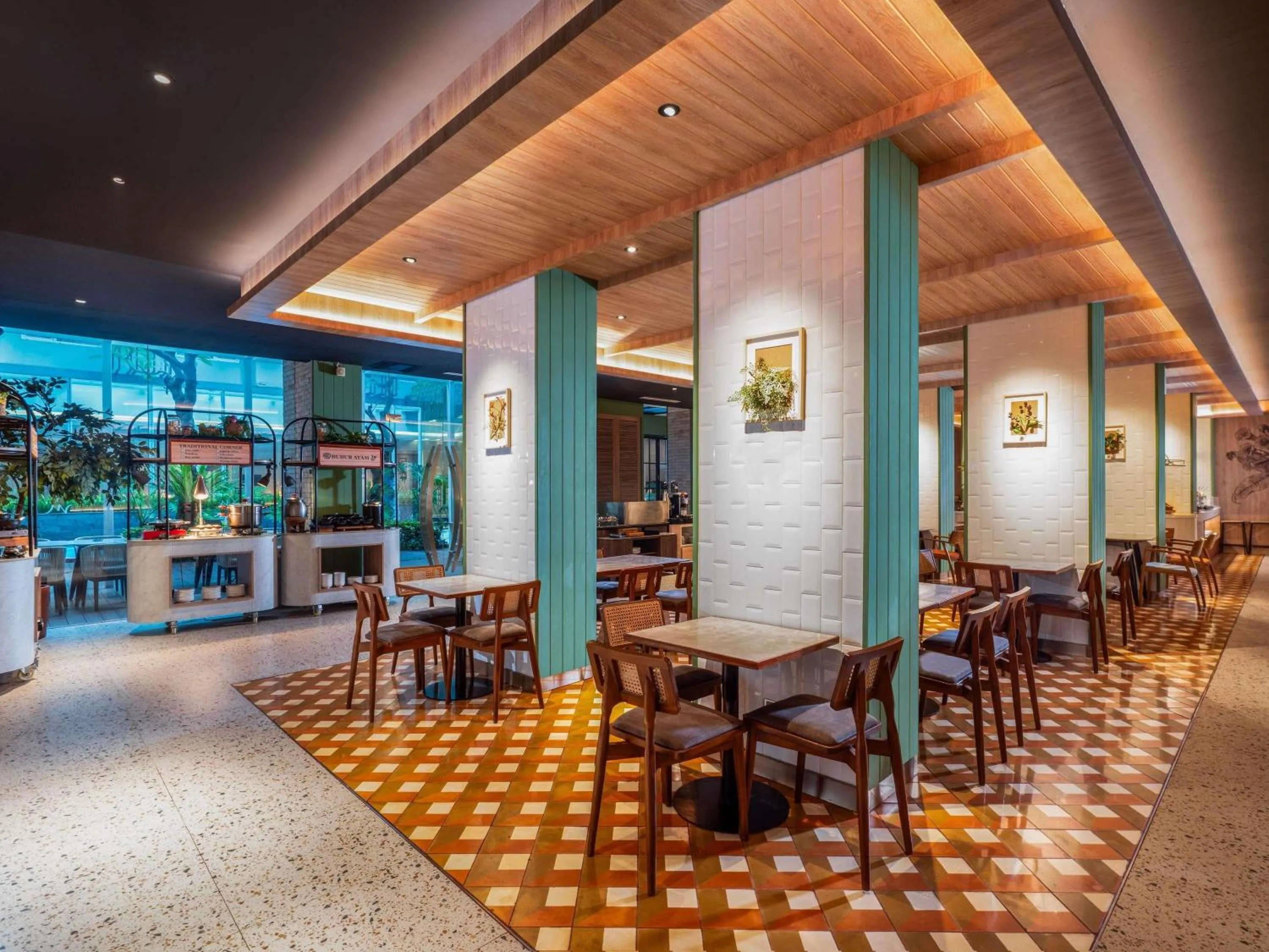 Restaurant/places to eat in Mercure Jakarta Sabang