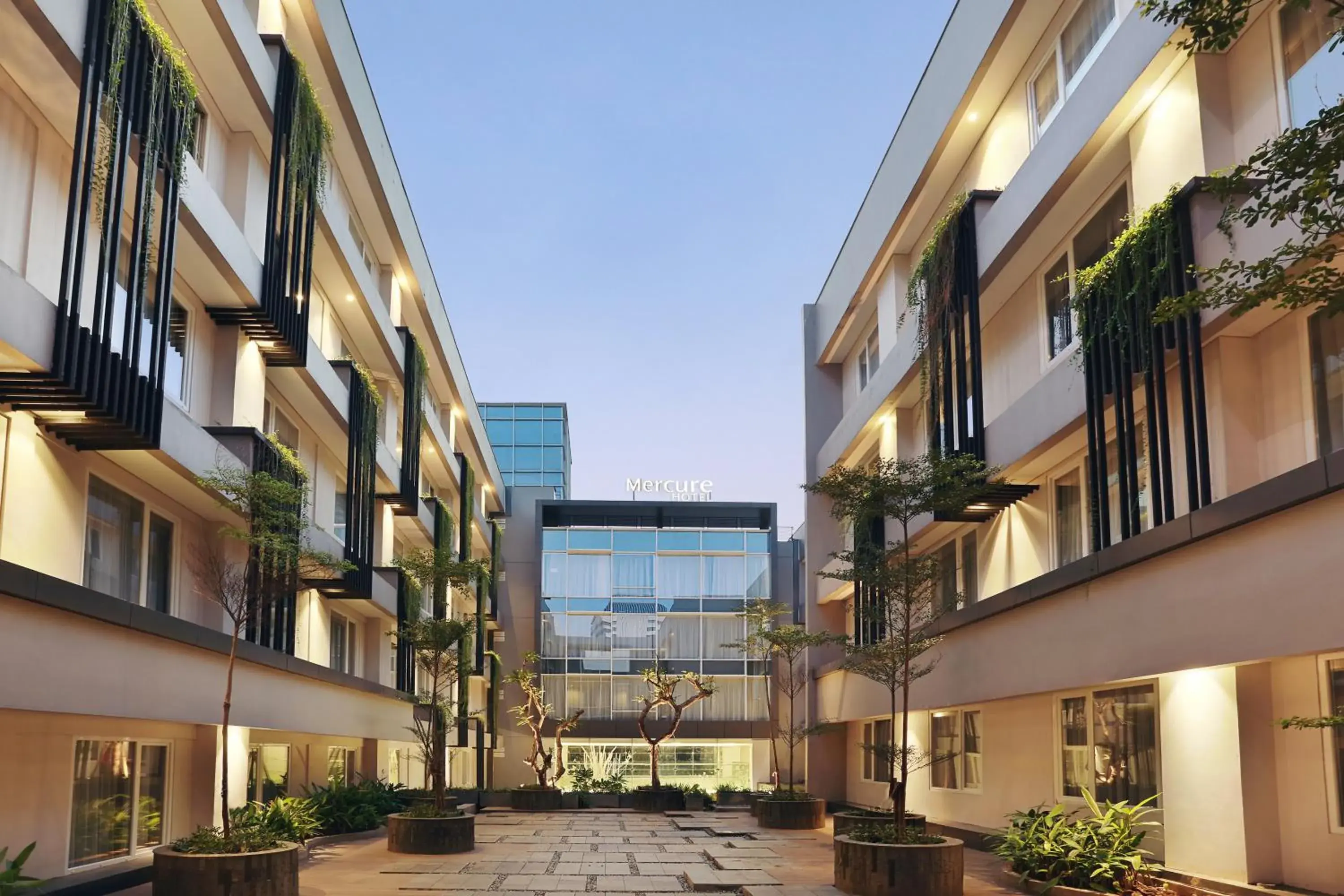 Facade/entrance in Mercure Jakarta Sabang Facade/entrance in Mercure Jakarta Sabang