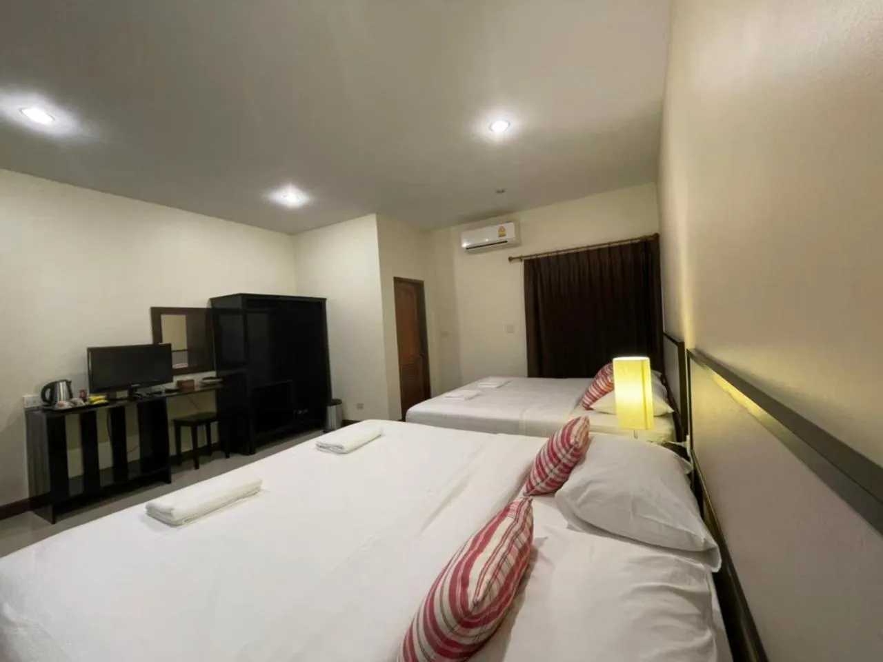 Photo of the whole room, Bed in Pak Ping Rim Khong