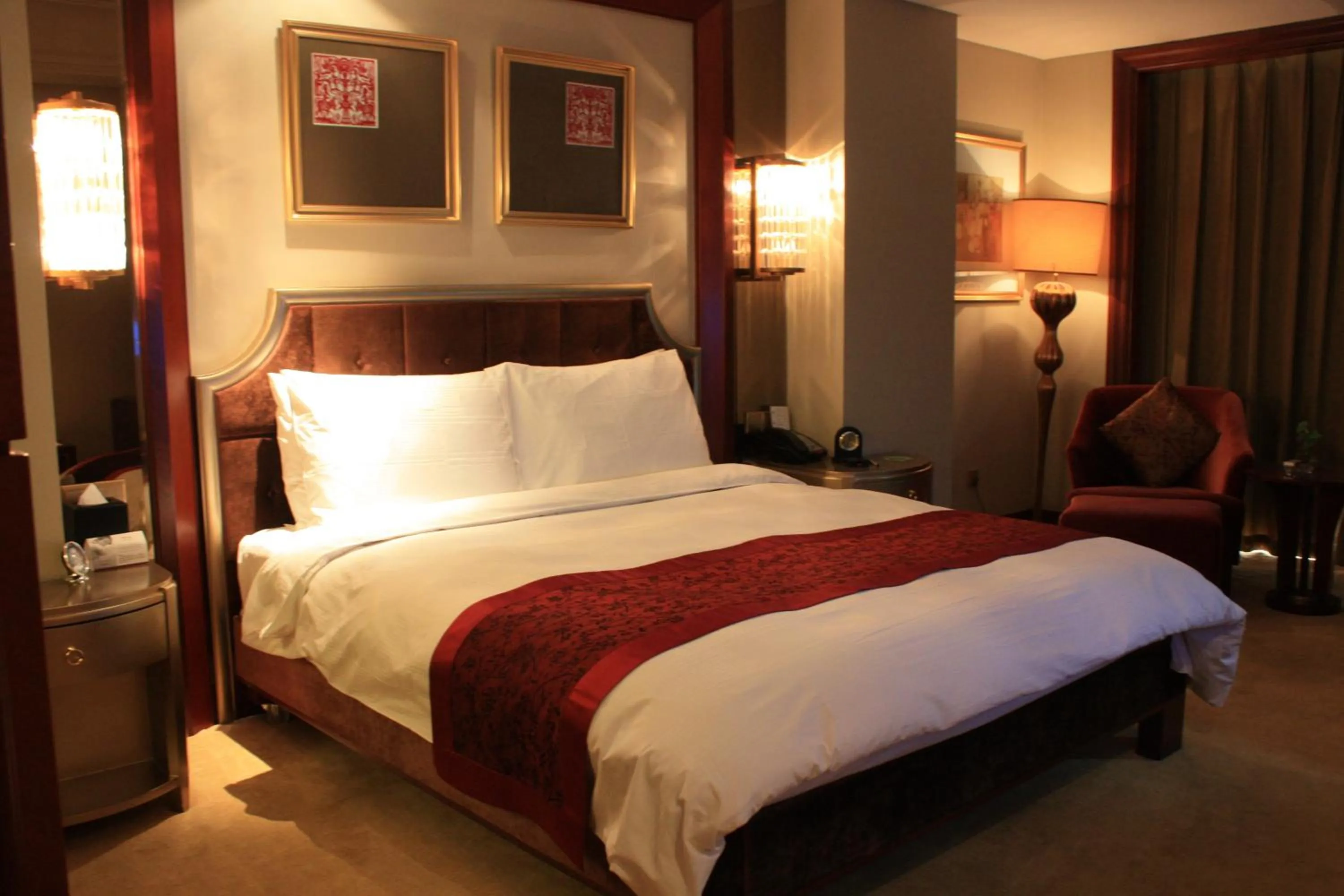 Photo of the whole room, Bed in Dynasty International Hotel Dalian