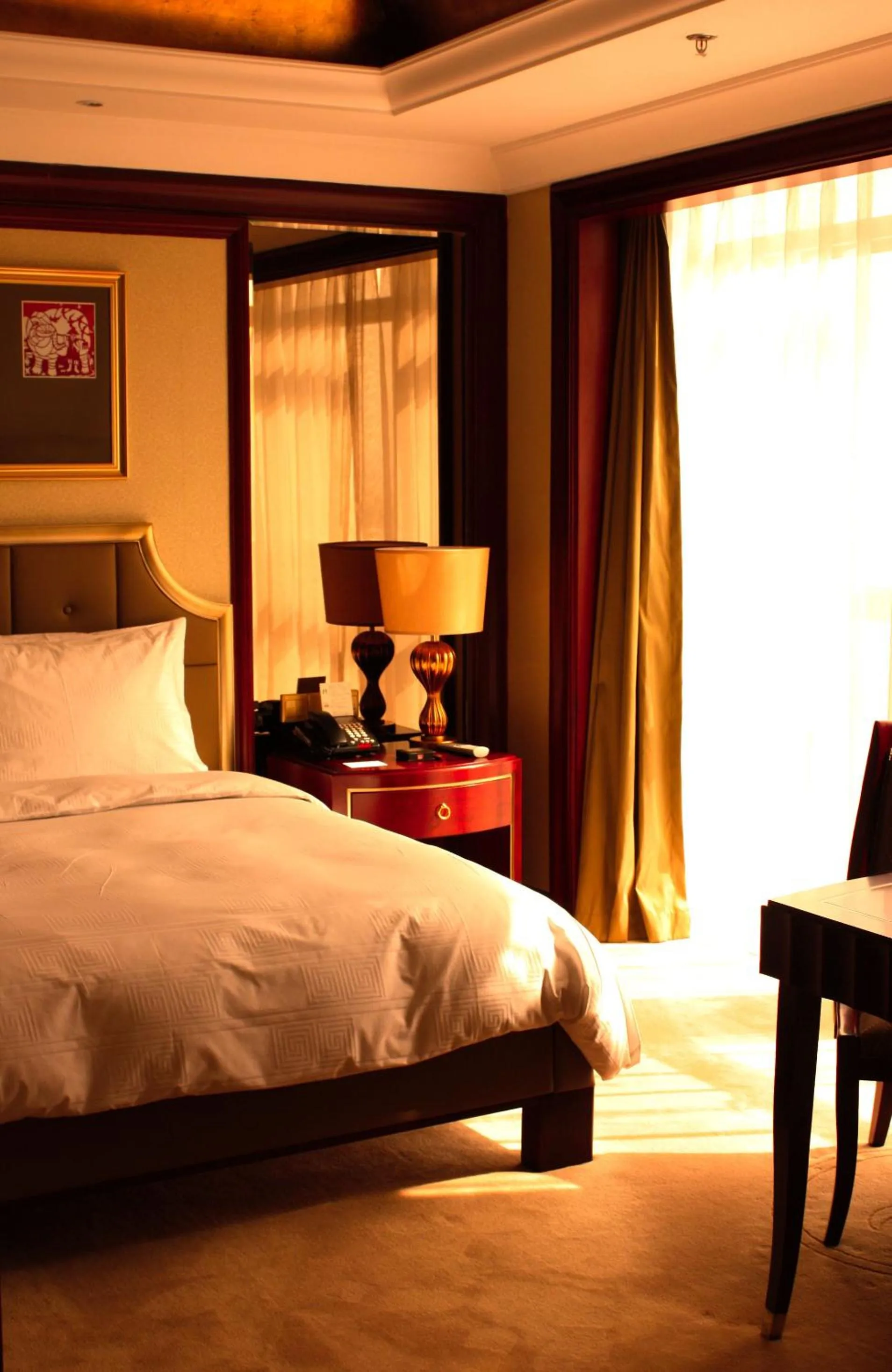 Bedroom, Bed in Dynasty International Hotel Dalian