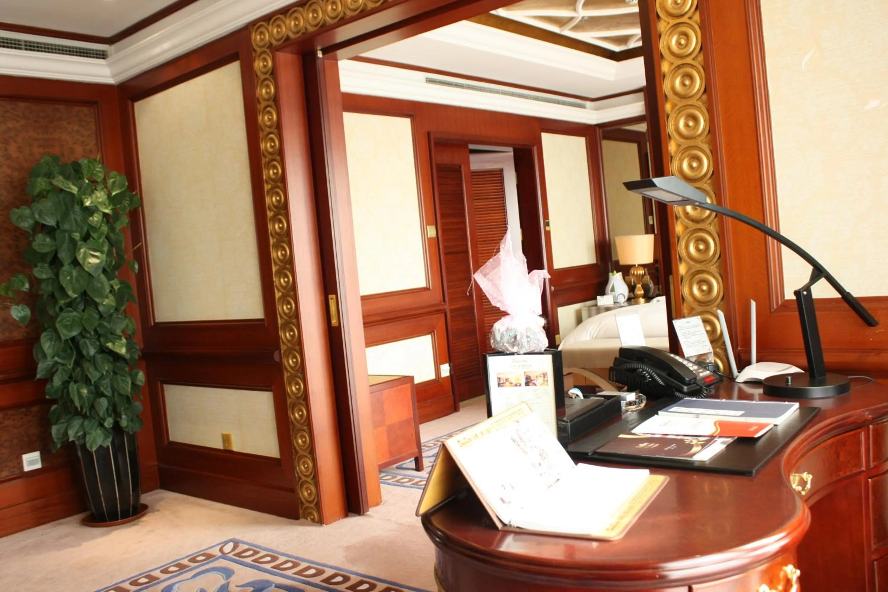 Seating area in Dynasty International Hotel Dalian