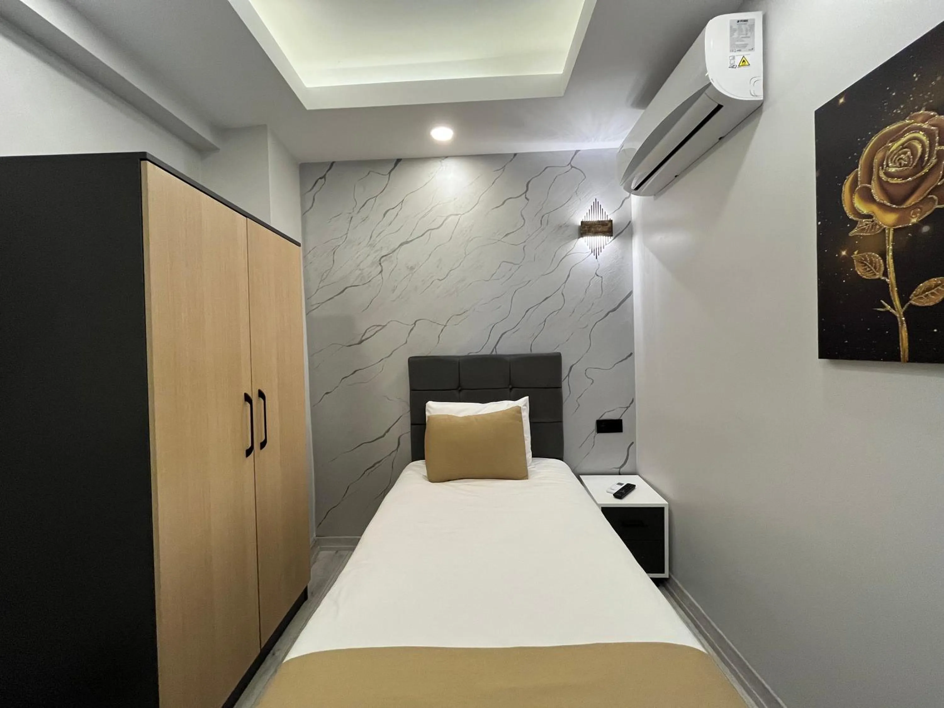 Bed in White Palace Haliç