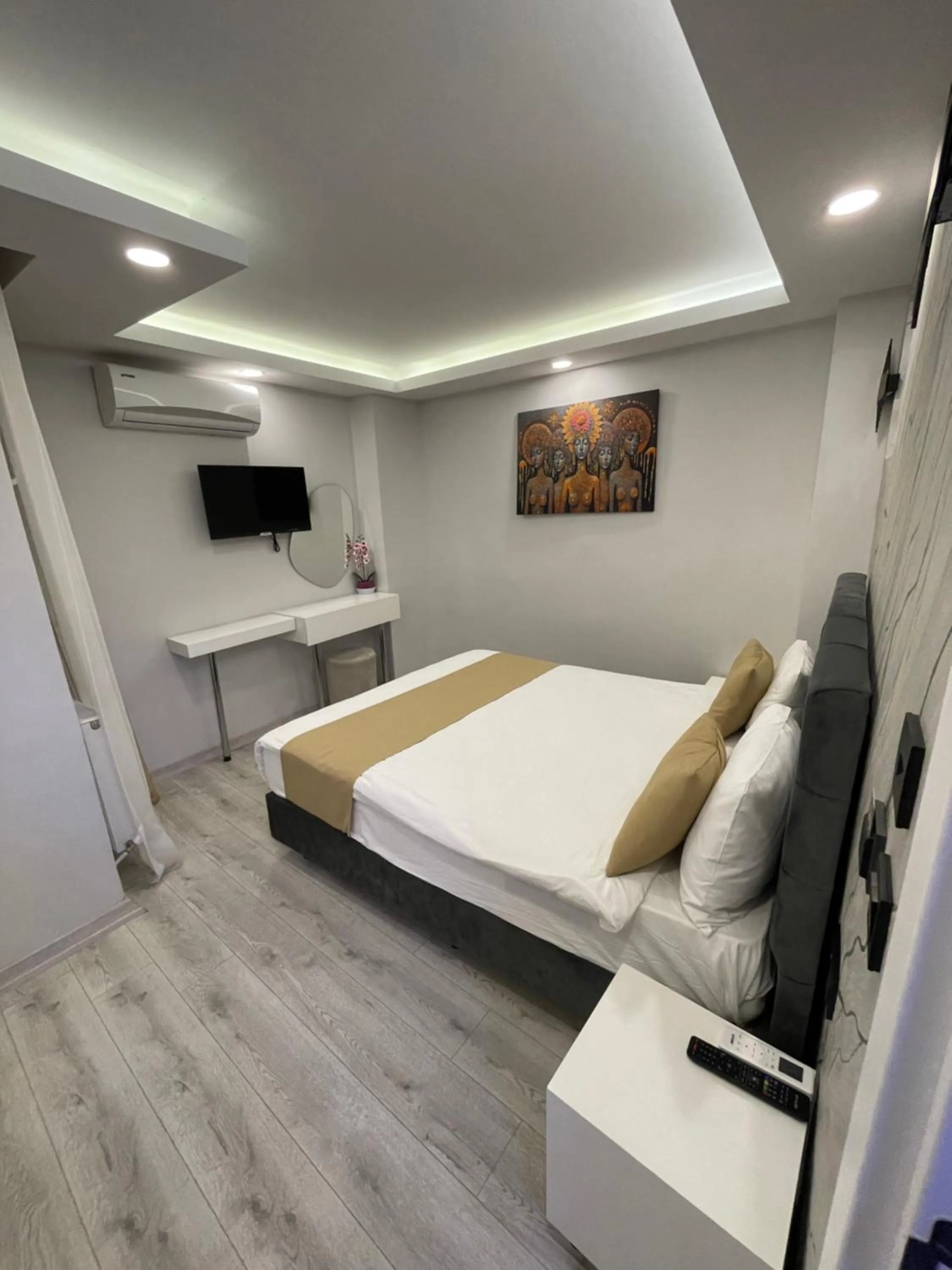 Bed in White Palace Haliç