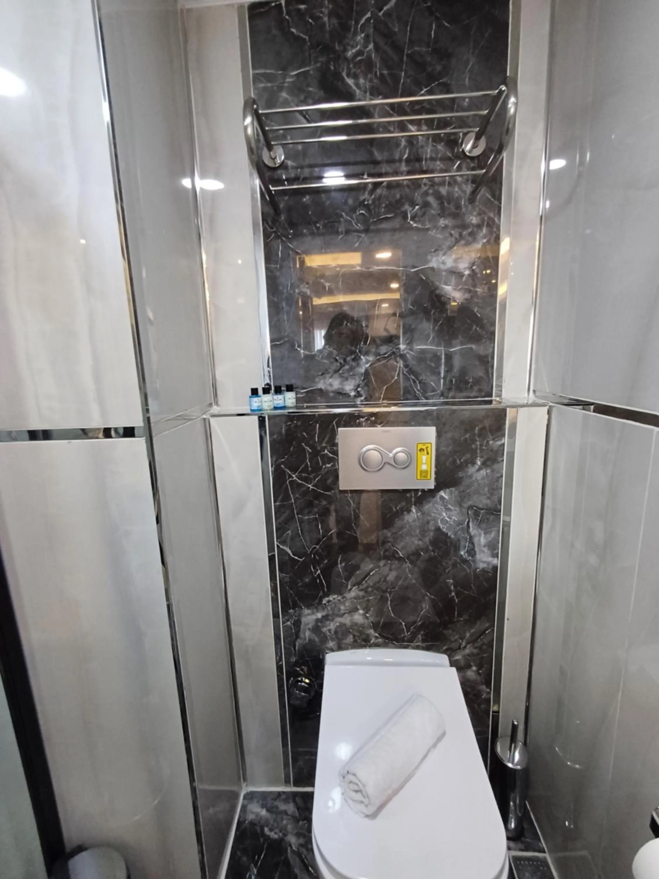 Toilet in White Palace Haliç