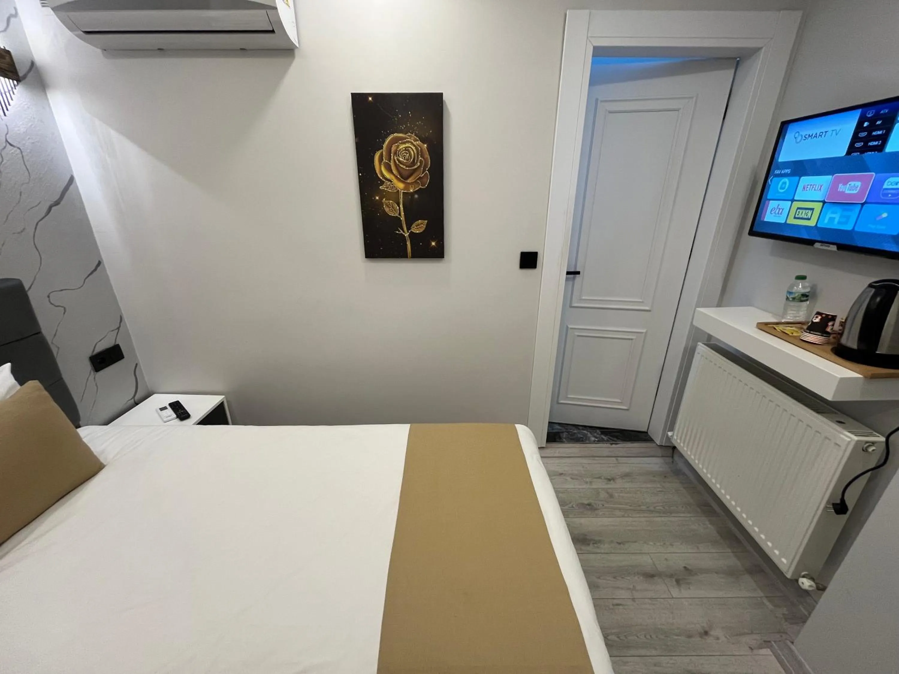 Bed in White Palace Haliç