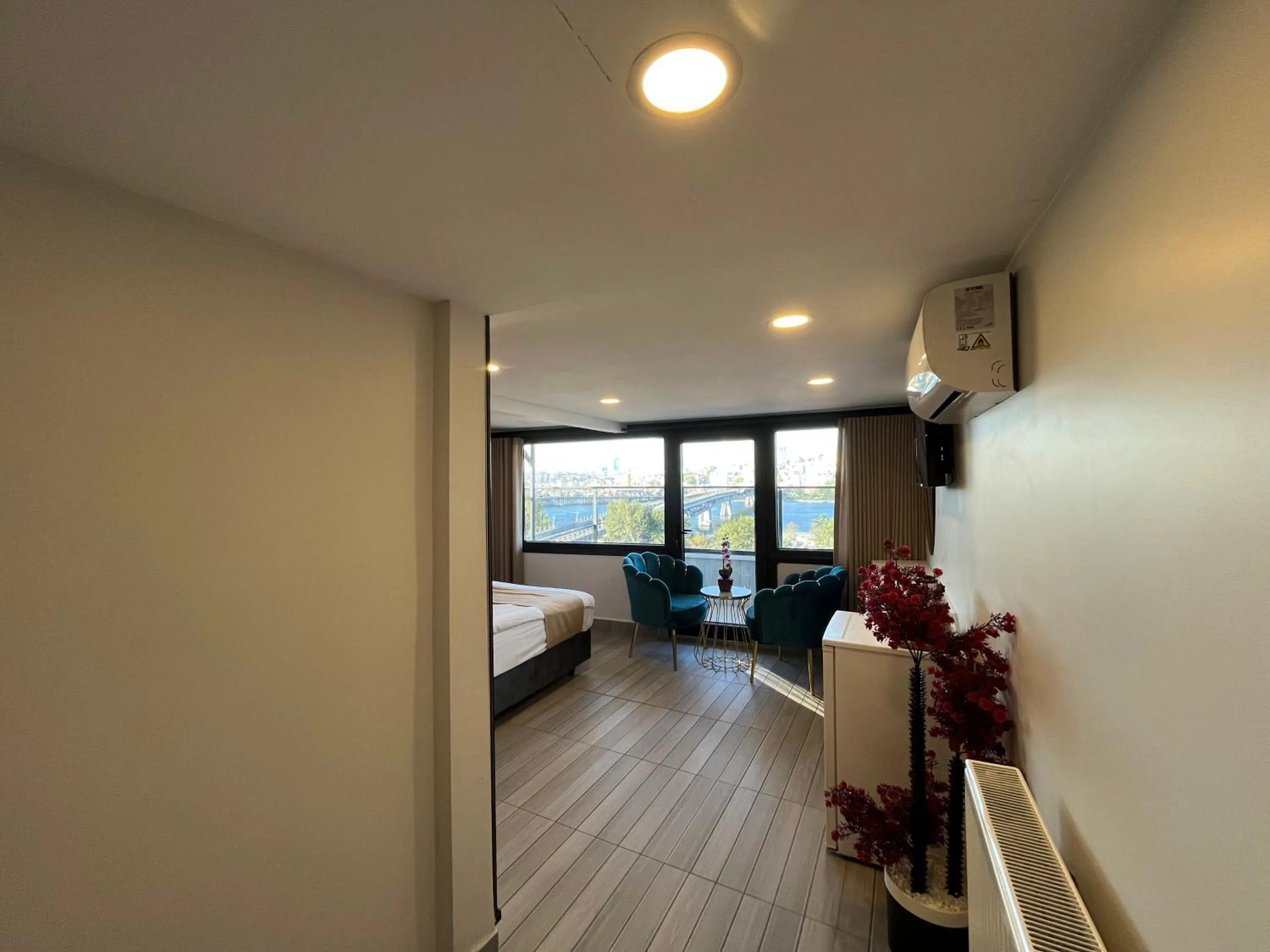 TV and multimedia, Bed in White Palace Haliç