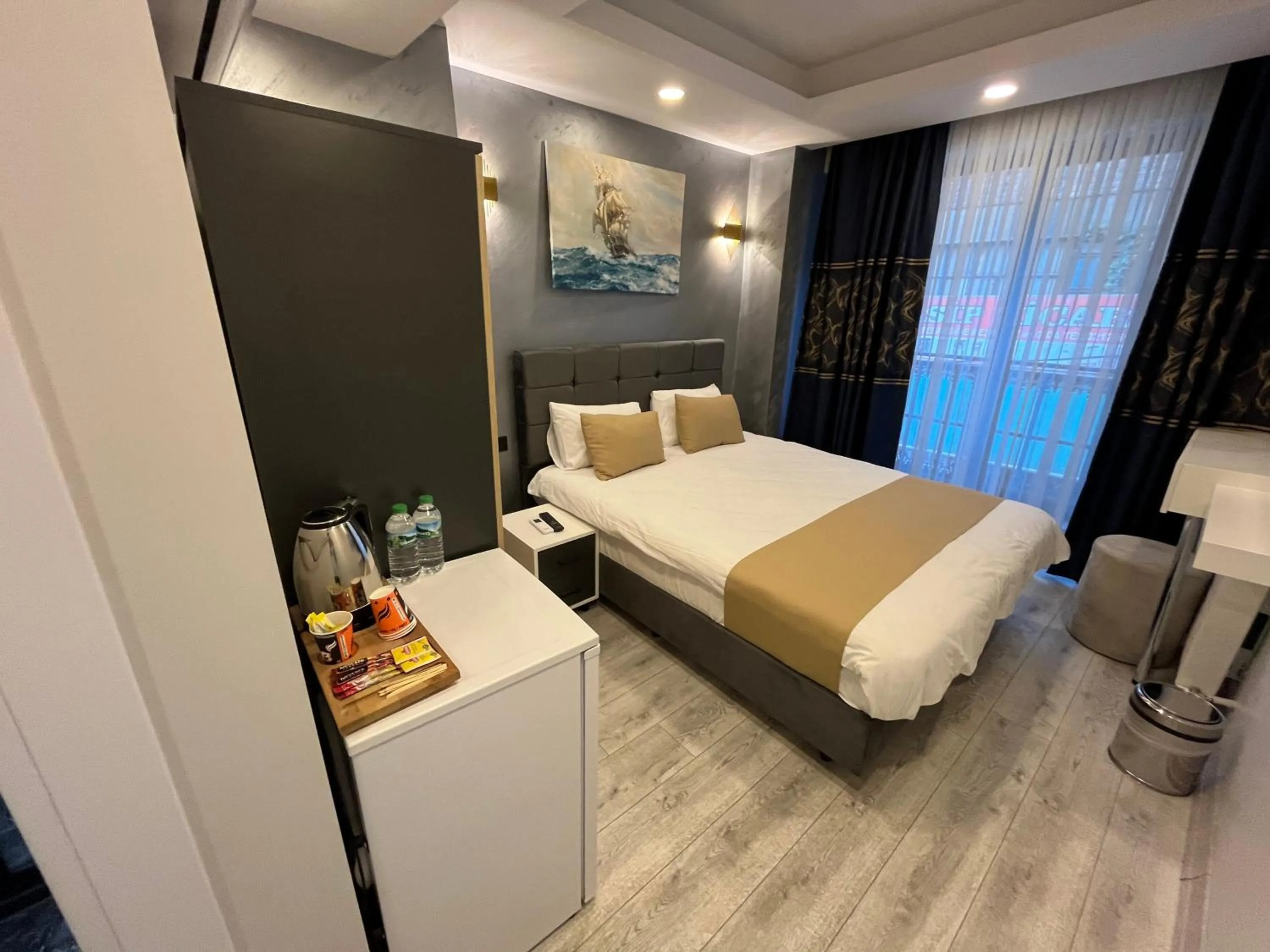 Bed in White Palace Haliç