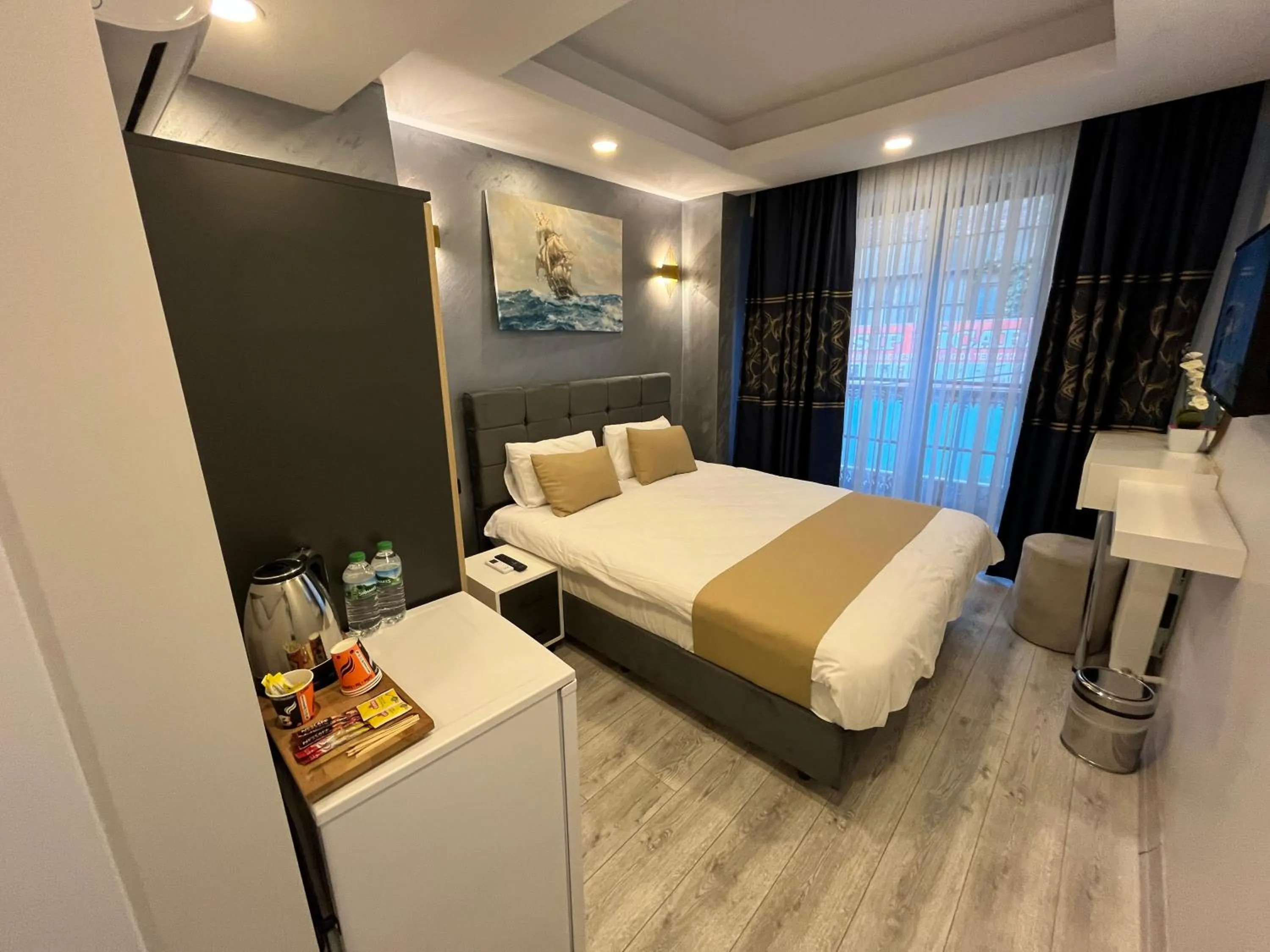 Bed in White Palace Haliç