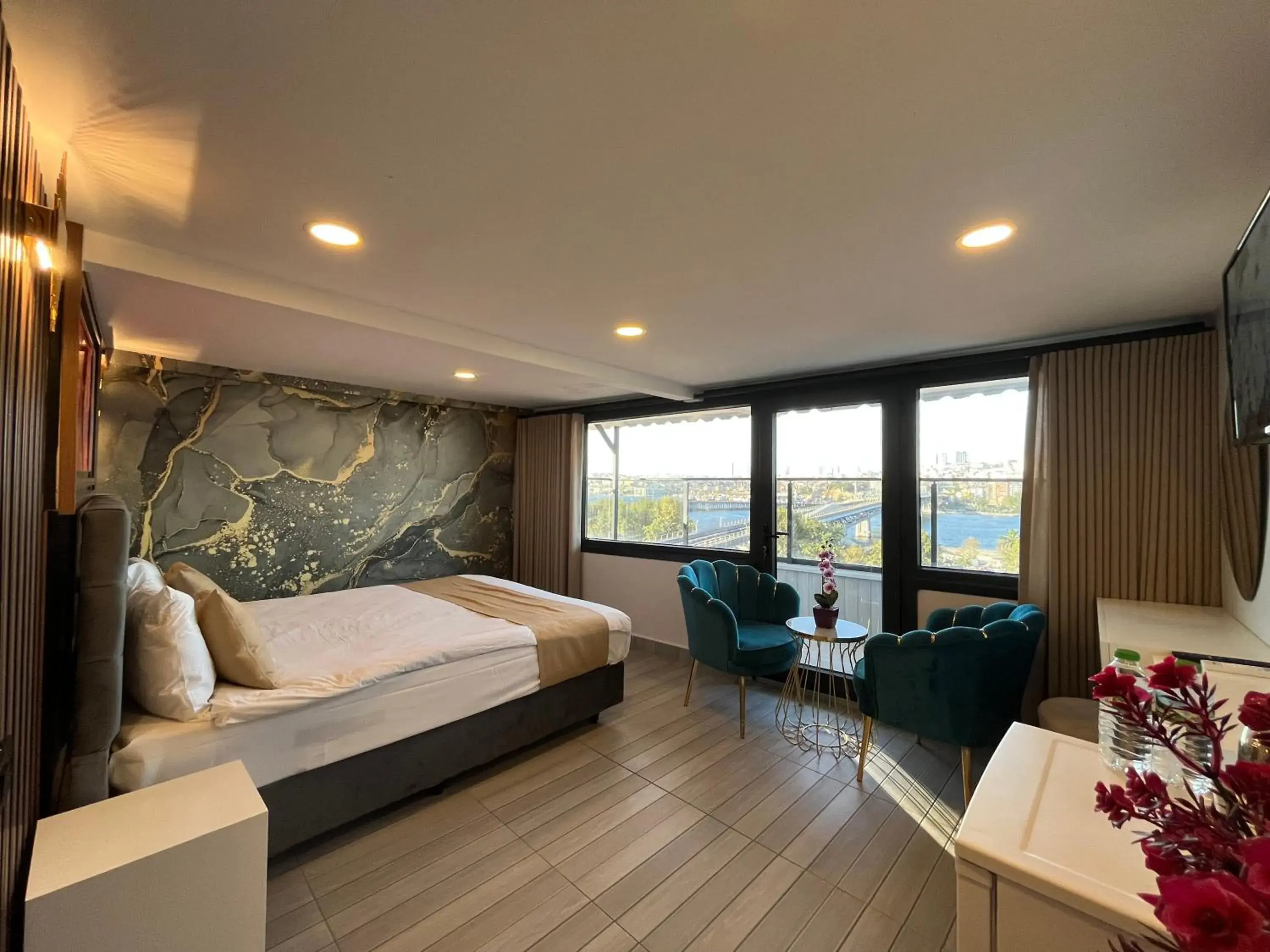 Double Room with Balcony and Sea View in White Palace Haliç Double Room with Balcony and Sea View in White Palace Haliç