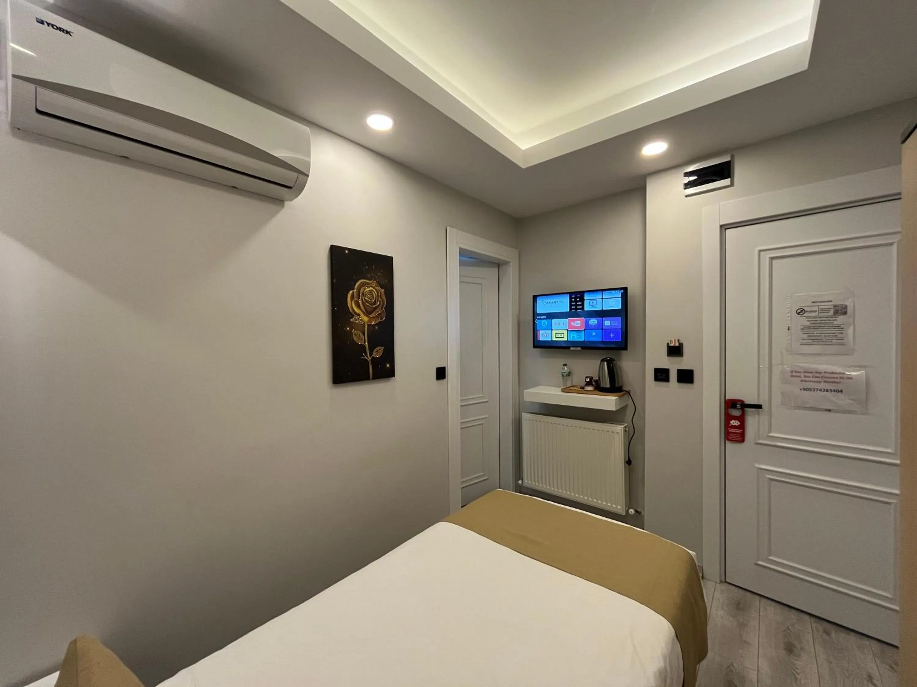 Bed in White Palace Haliç