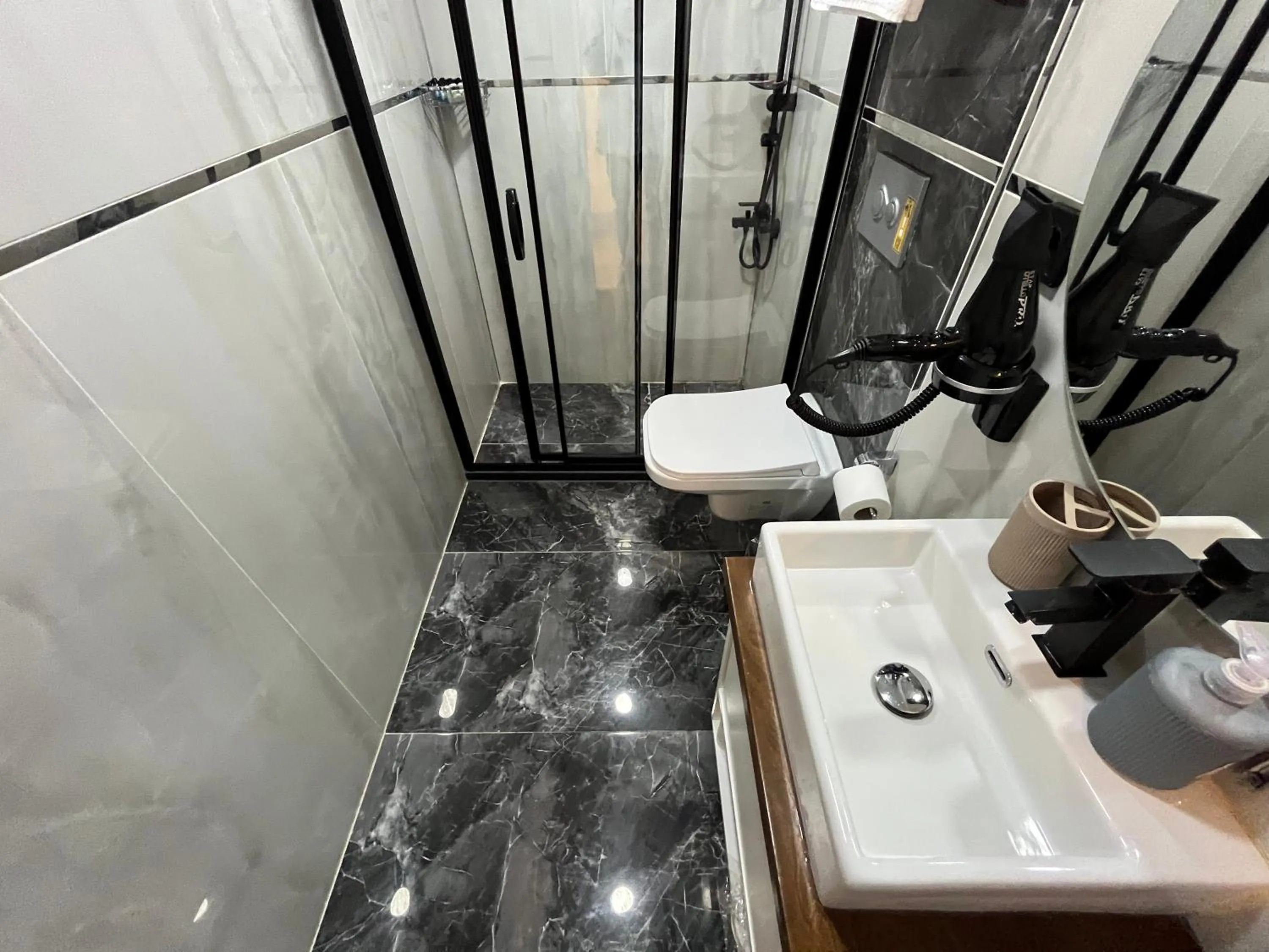 Shower in White Palace Haliç