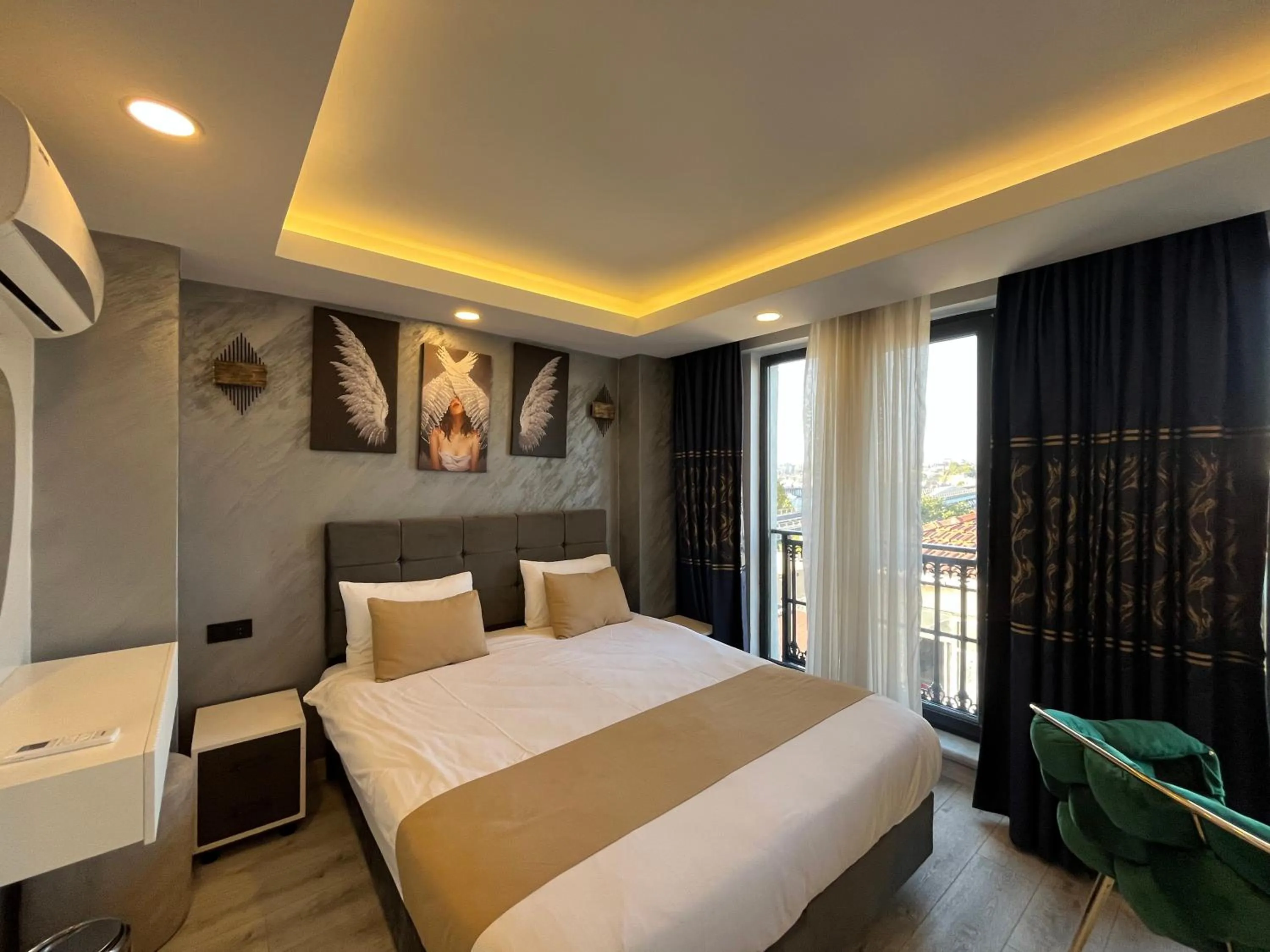 Bed in White Palace Haliç