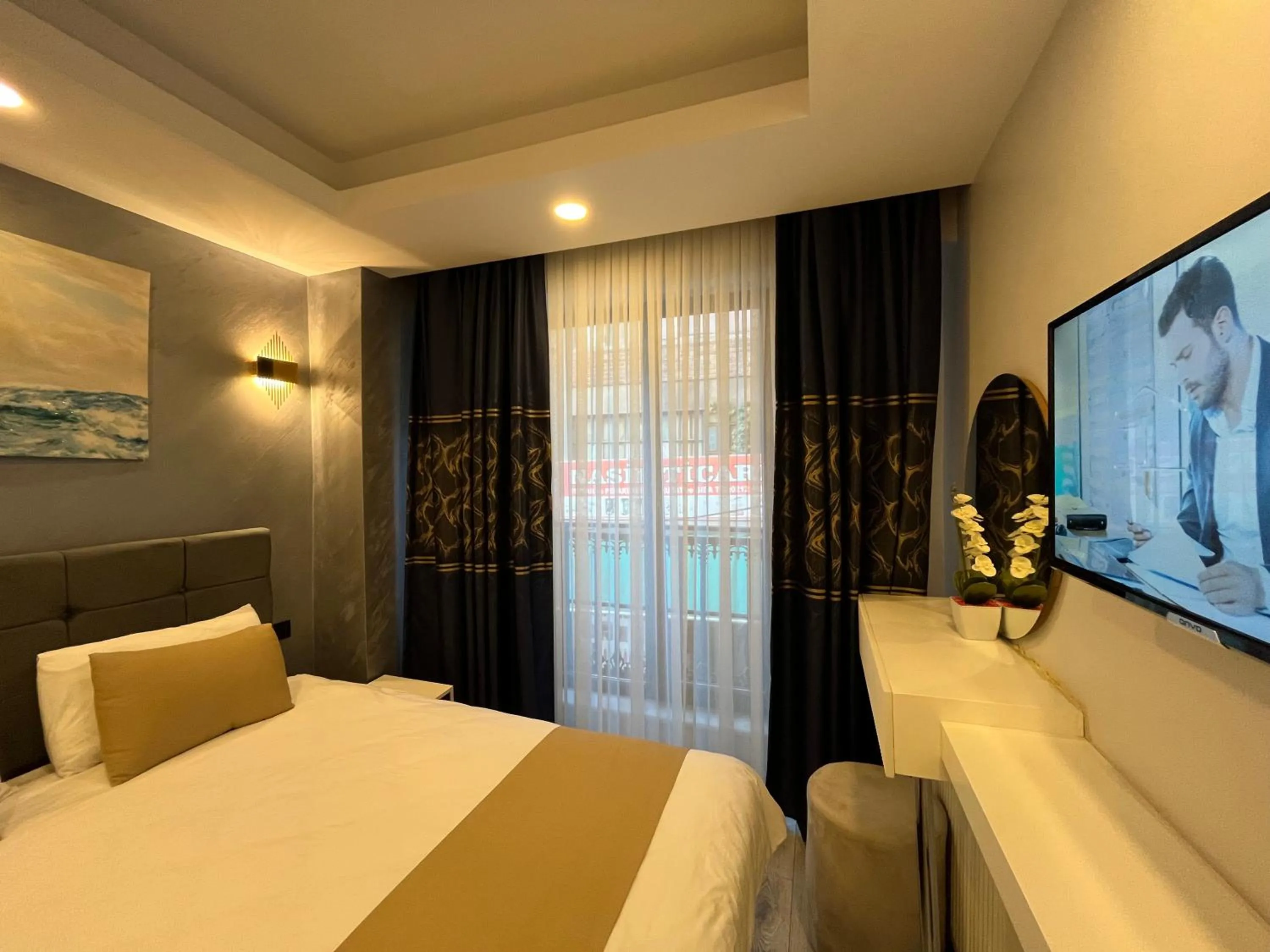 Bed in White Palace Haliç