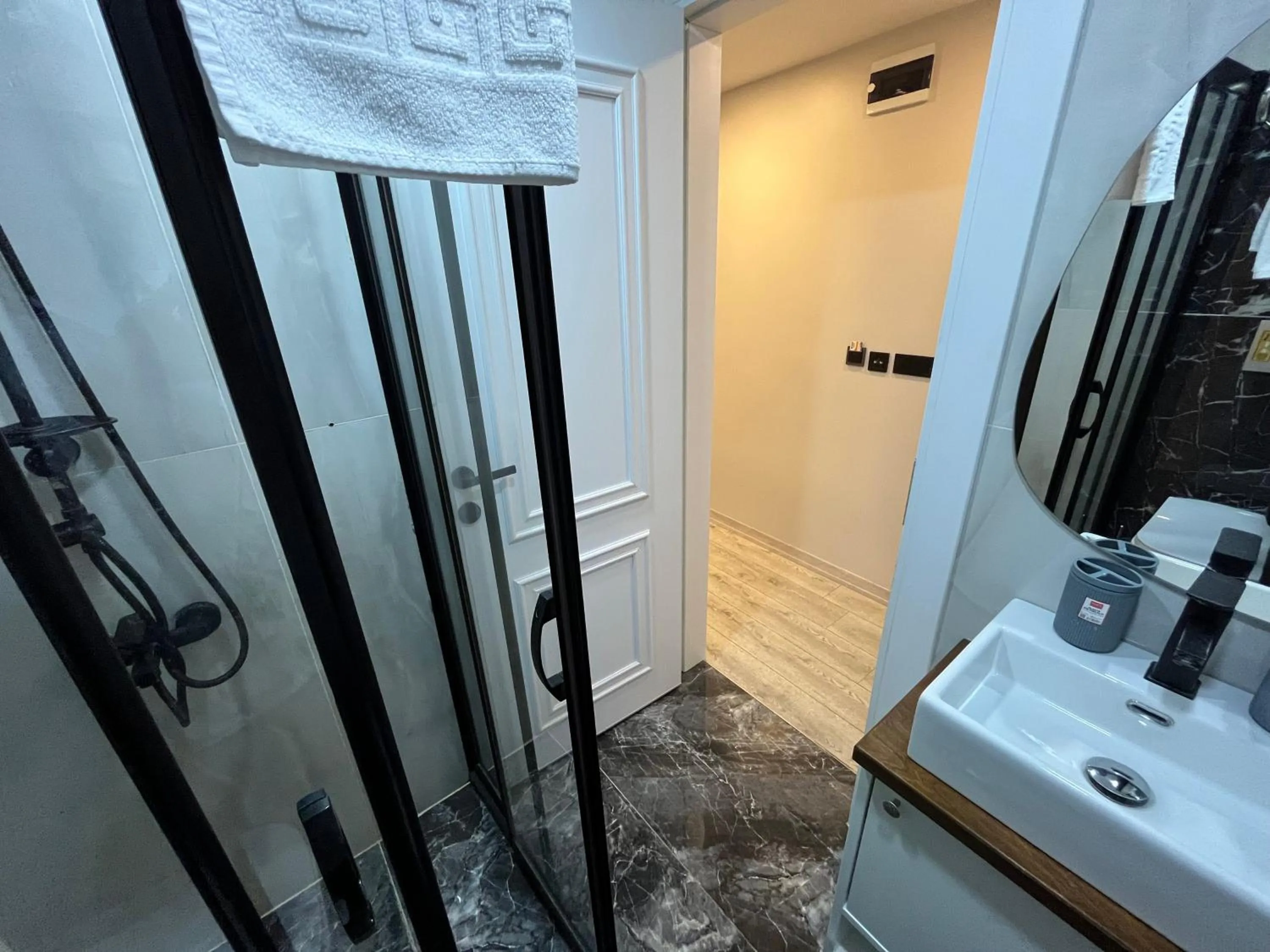 Shower in White Palace Haliç