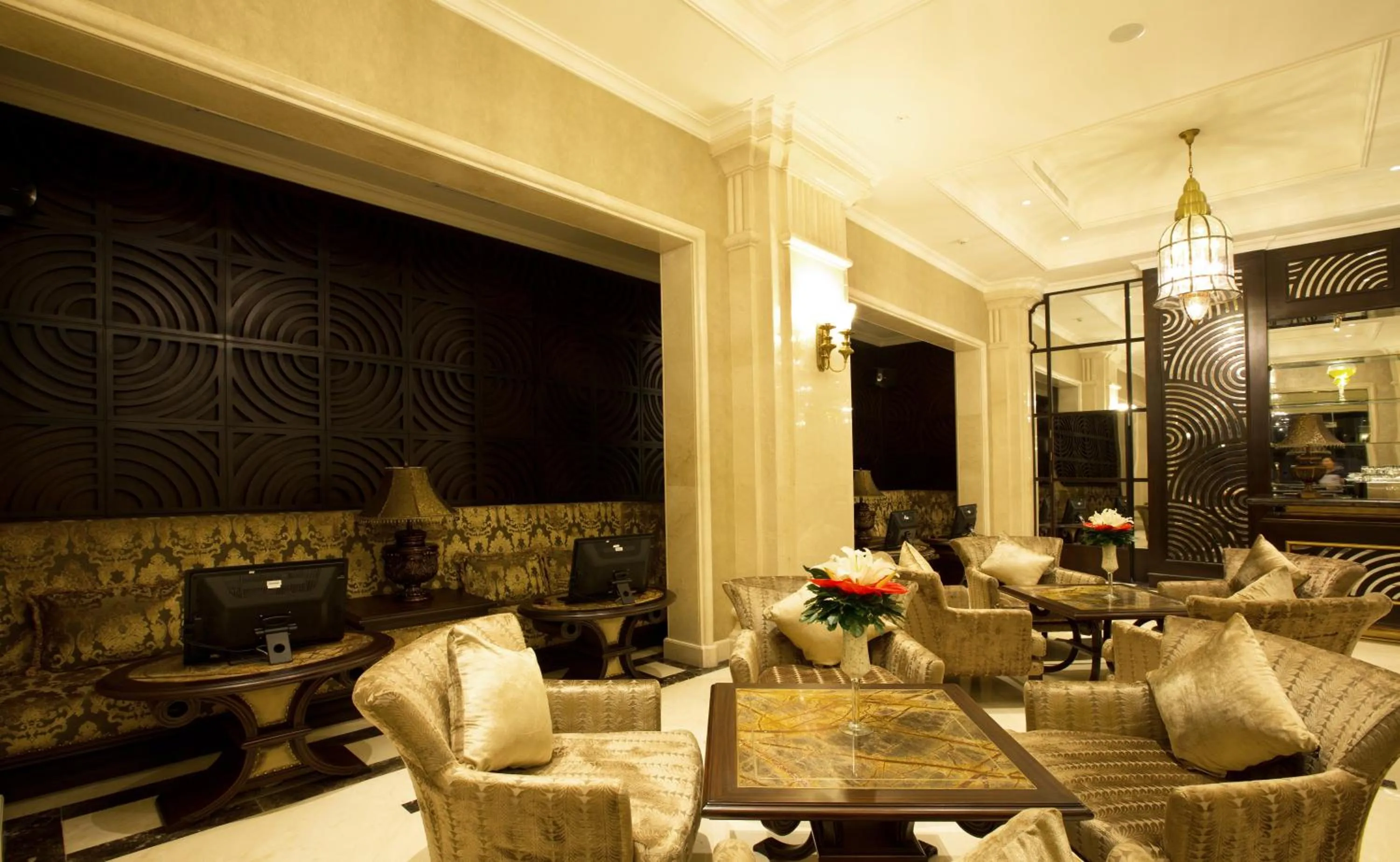 Lounge or bar in Eldora Hotel