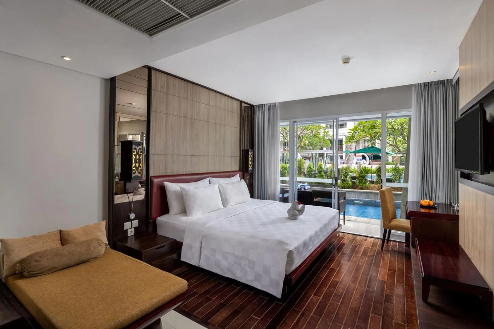 Bed in Sanur Resort Watujimbar