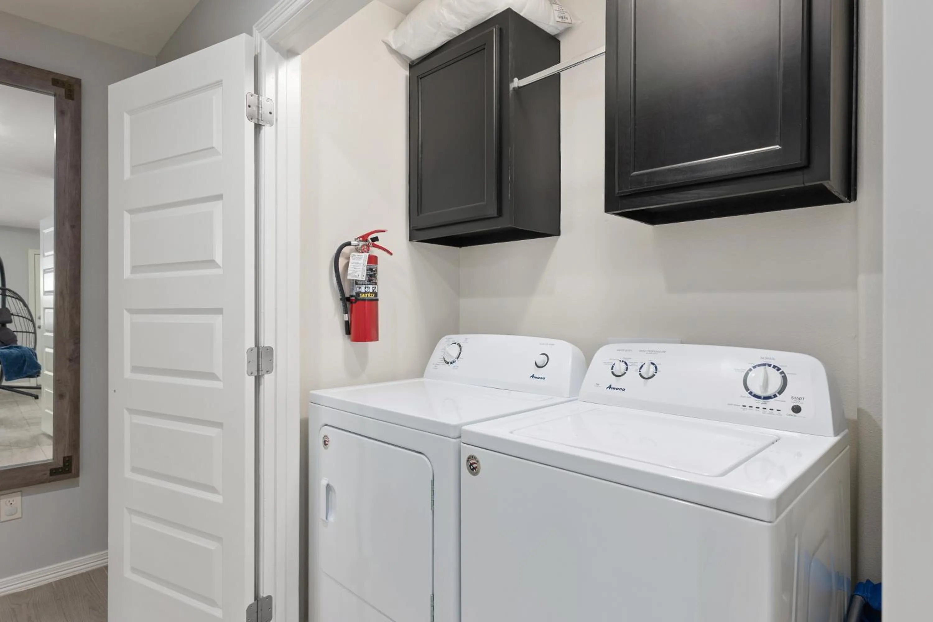 washing machine in Stylish Furnished 2Bd 2Ba Apartment with Wifi Close to Shopping and Entertainment in McAllen Month to month contract on long term stays