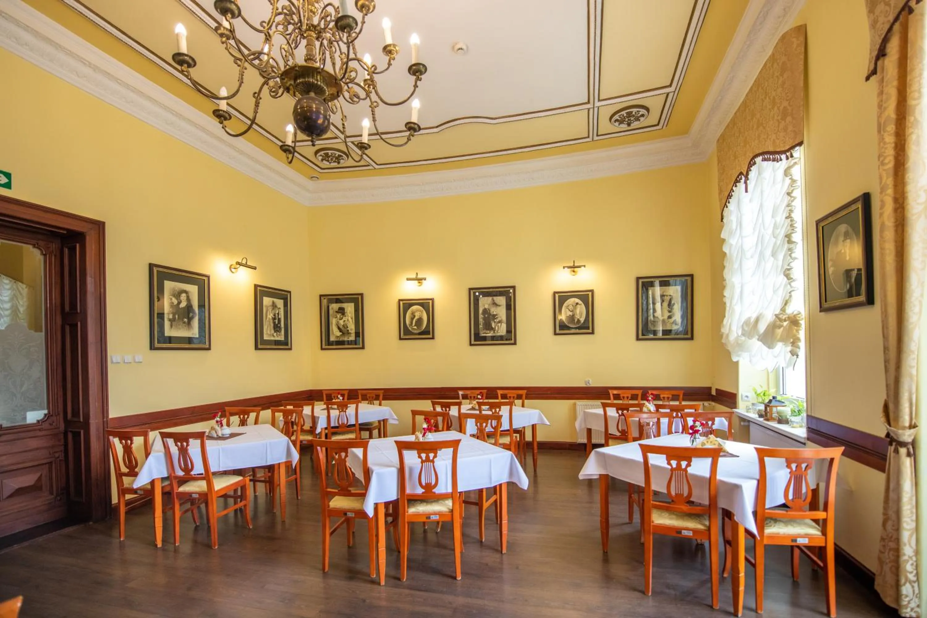 Restaurant/places to eat in Zdrój Wojciech