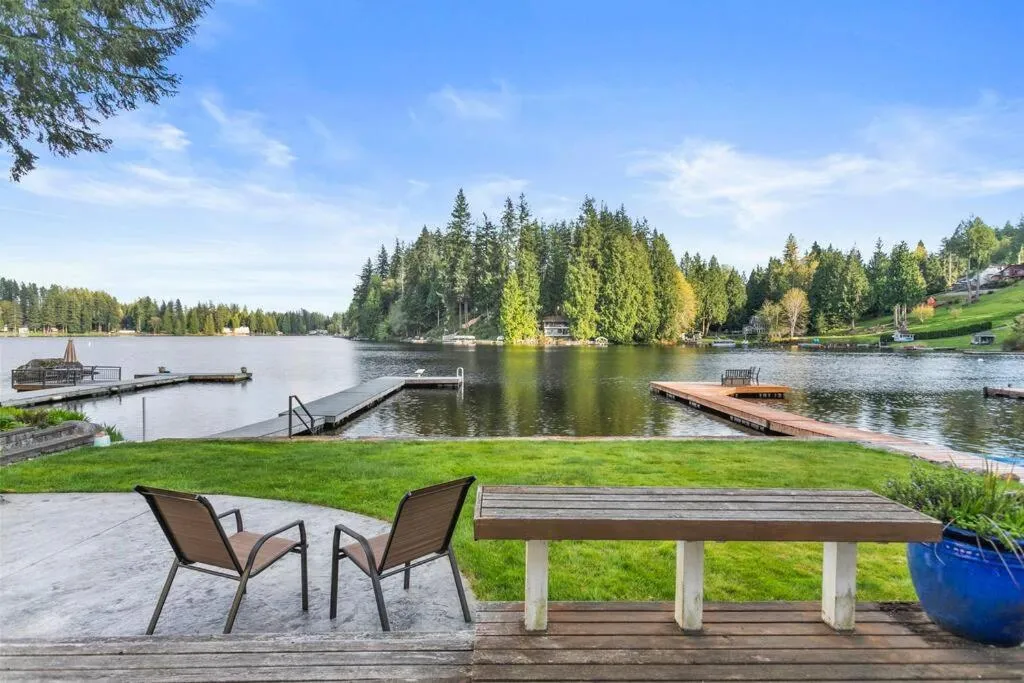 Idyllic Lakeside Getaway - Hidden Gem