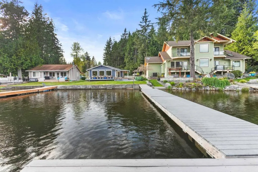 Idyllic Lakeside Getaway - Hidden Gem