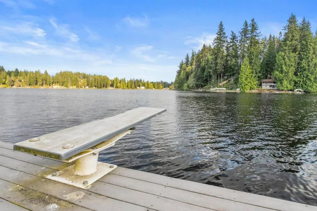 Idyllic Lakeside Getaway - Hidden Gem