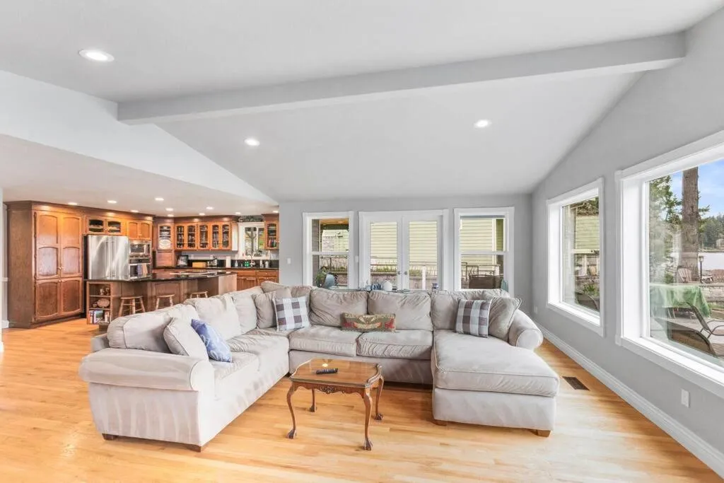 Idyllic Lakeside Getaway - Hidden Gem