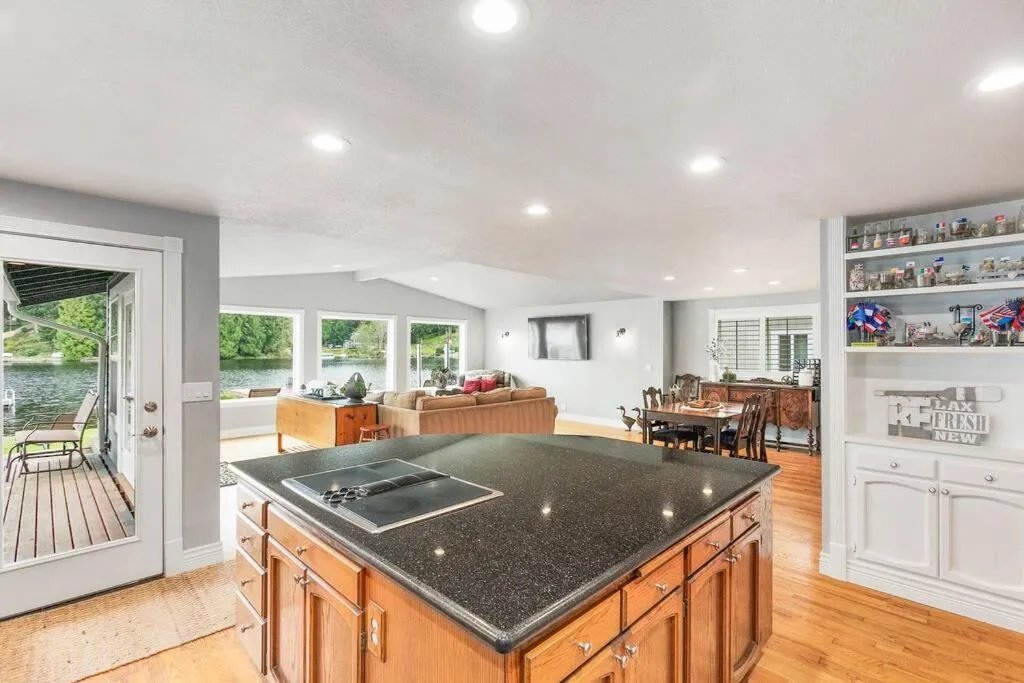 Idyllic Lakeside Getaway - Hidden Gem