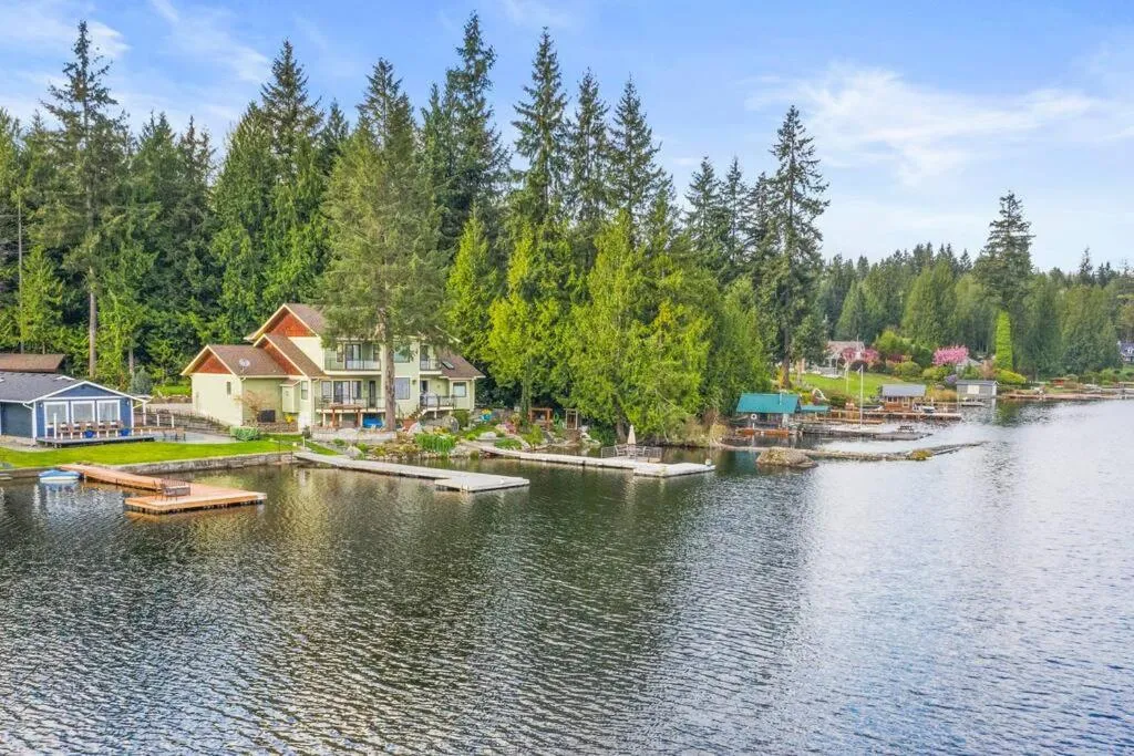 Idyllic Lakeside Getaway - Hidden Gem