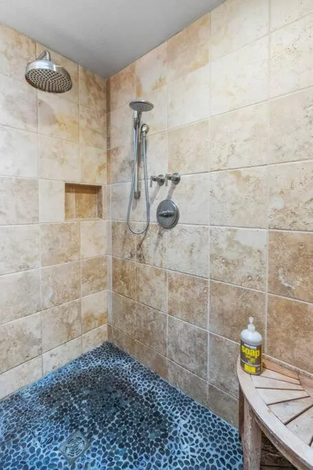 Idyllic Lakeside Getaway - Hidden Gem