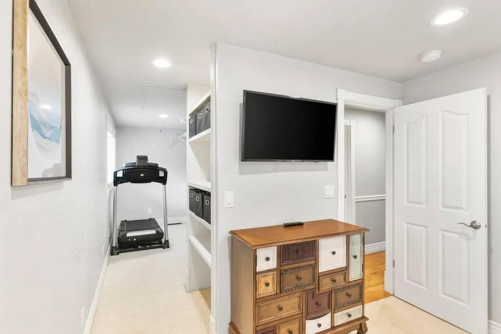 Idyllic Lakeside Getaway - Hidden Gem